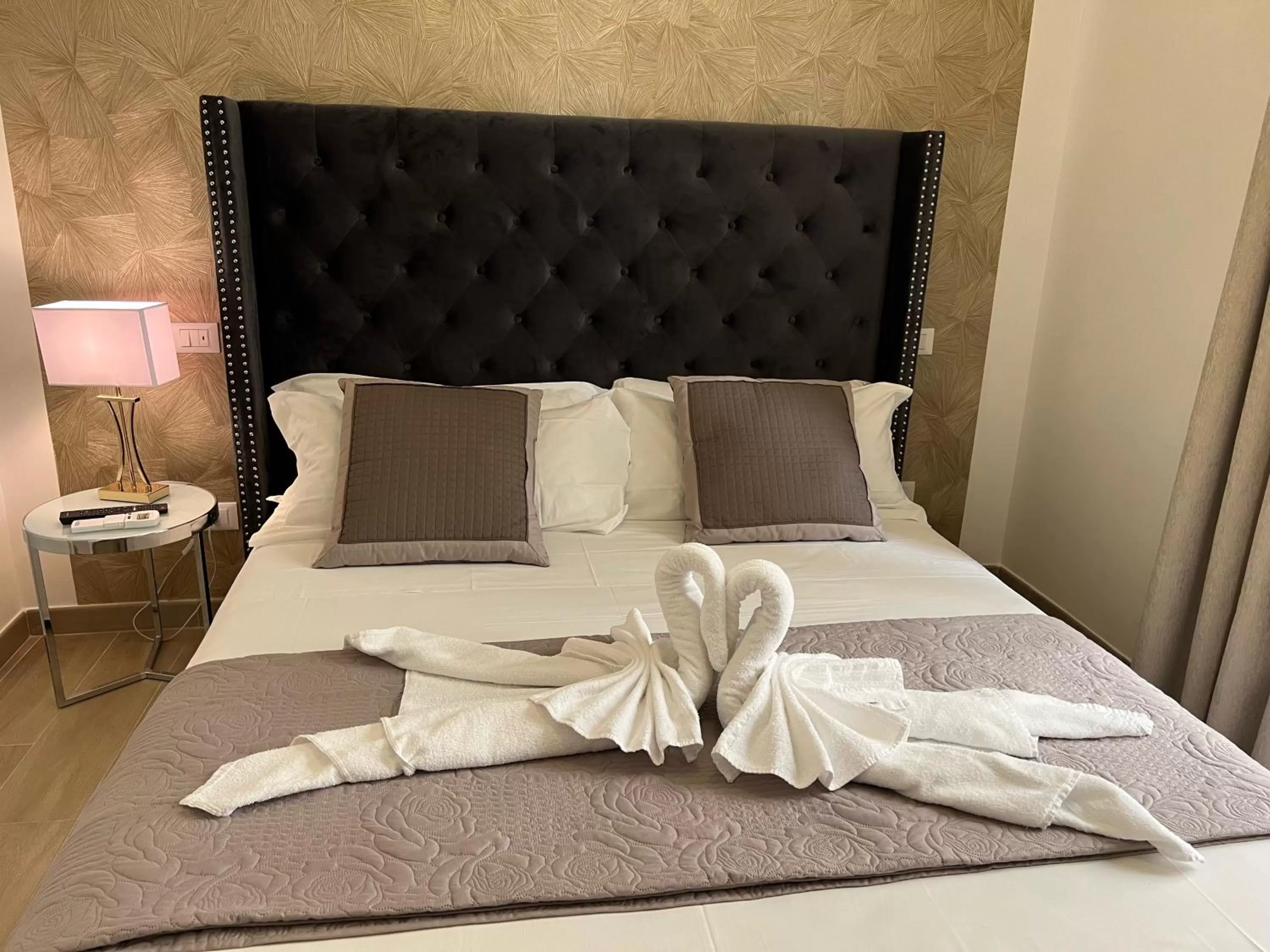 Staff, Bed in Relais Roma Vaticano - METRO station Ottaviano