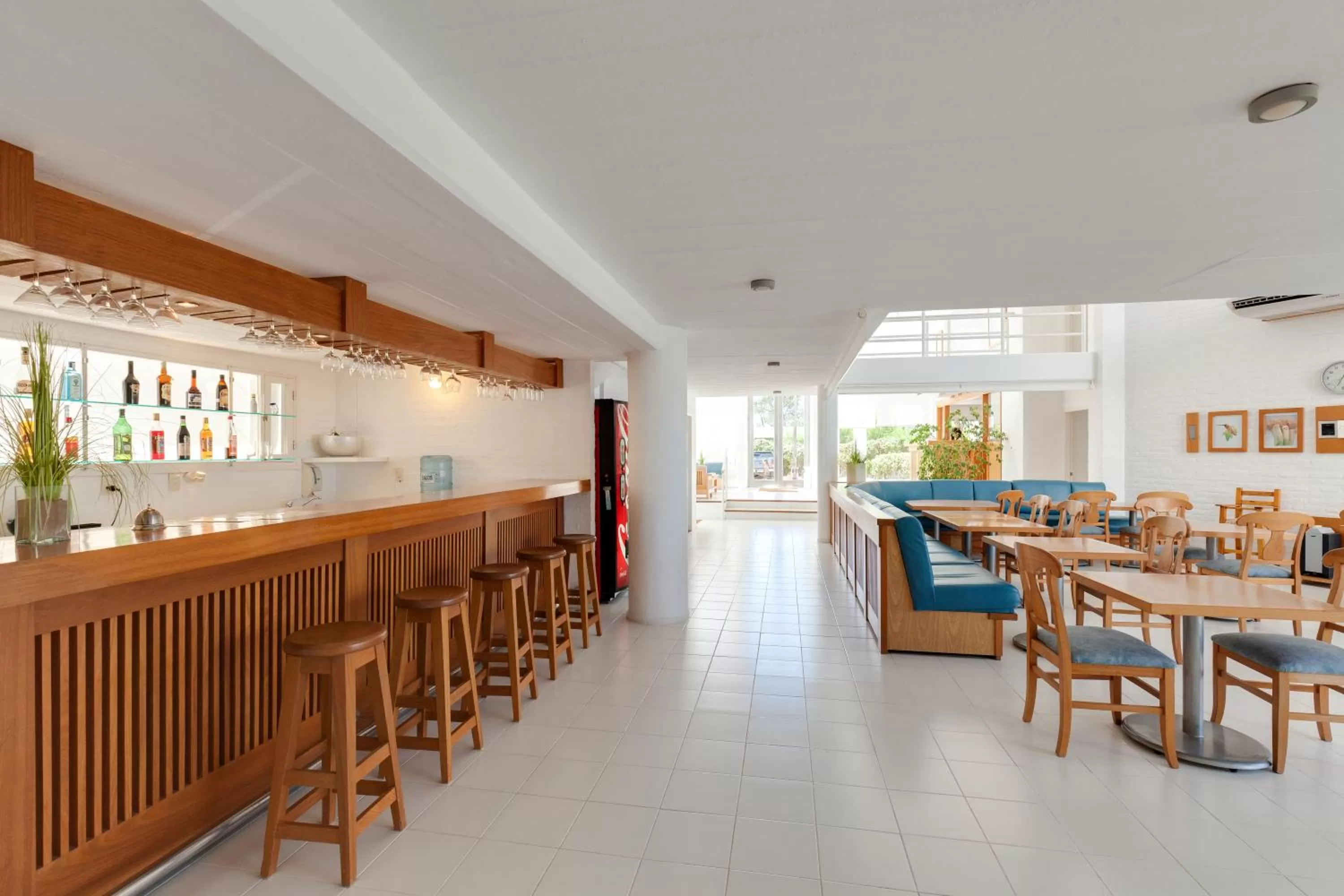 Restaurant/Places to Eat in Hotel Las Olas Resort