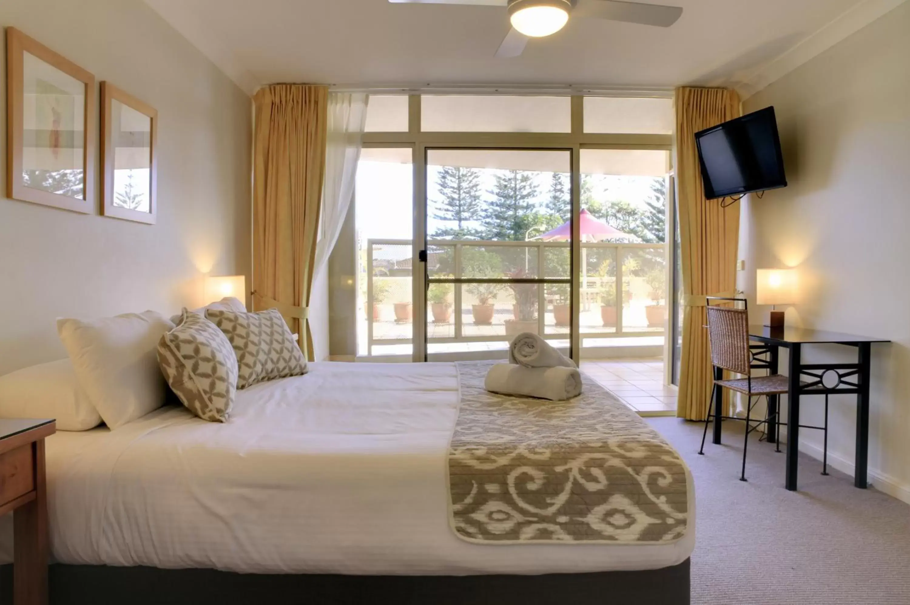 Three-Bedroom Apartment with Courtyard in Northpoint Apartments Three-Bedroom Apartment with Courtyard in Northpoint Apartments