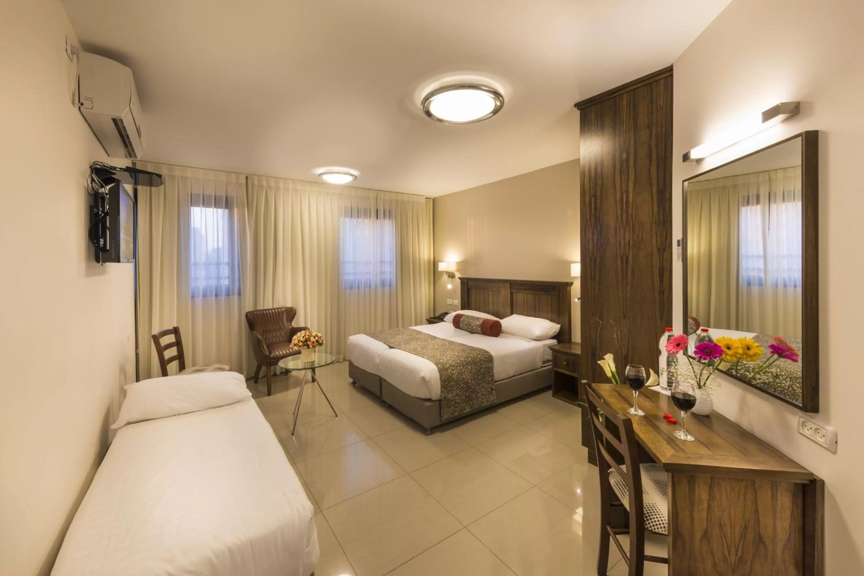 Bedroom, Bed in City Center Jerusalem