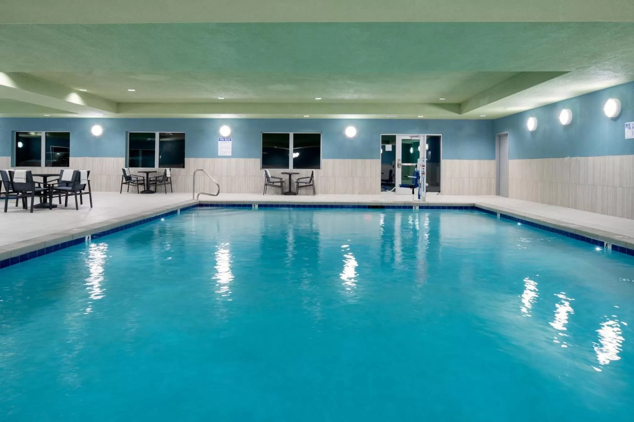 Swimming pool in Holiday Inn Express & Suites - Bullhead City by IHG