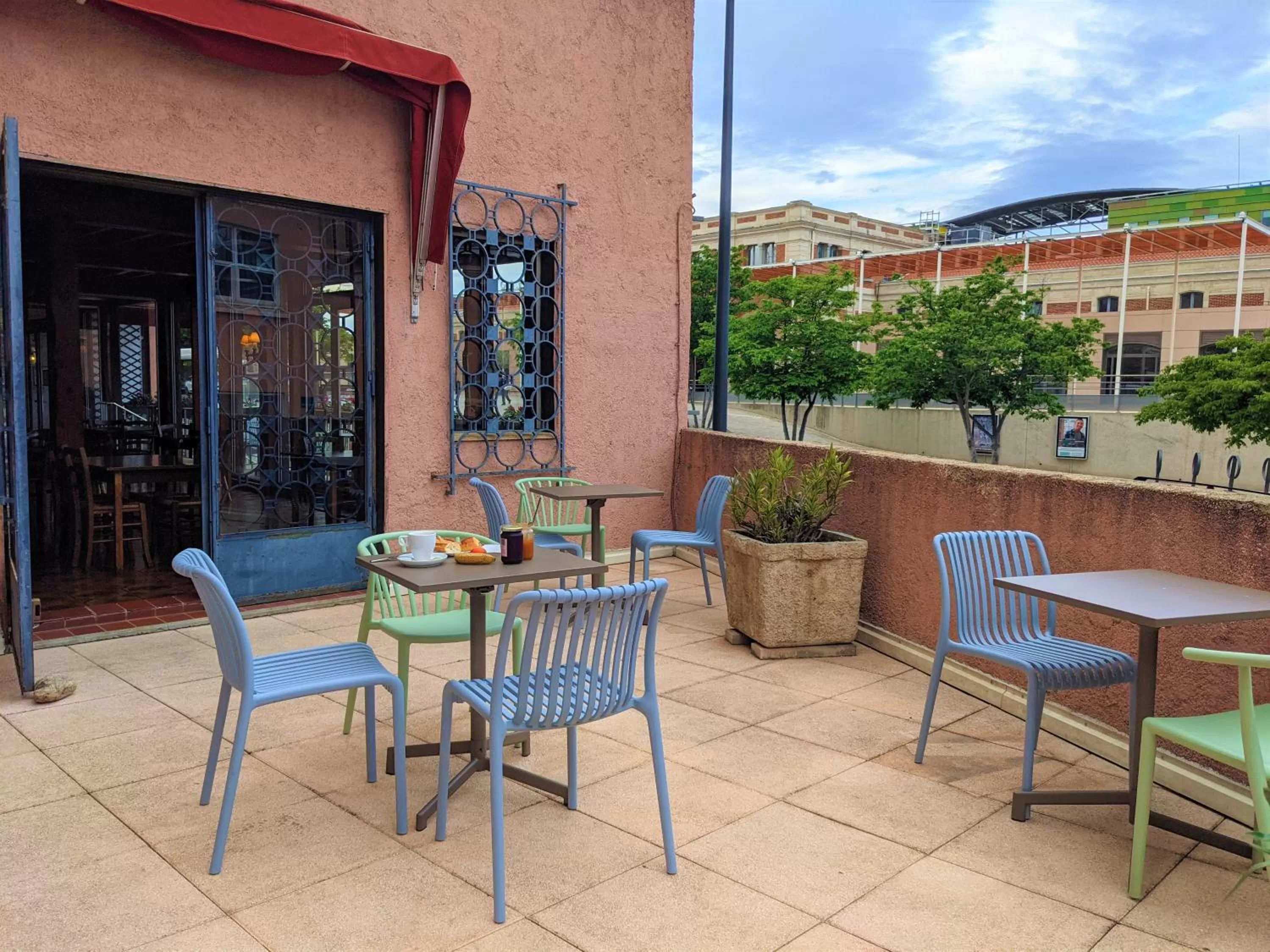 Property building in Hôtel PB - Paris-Barcelone