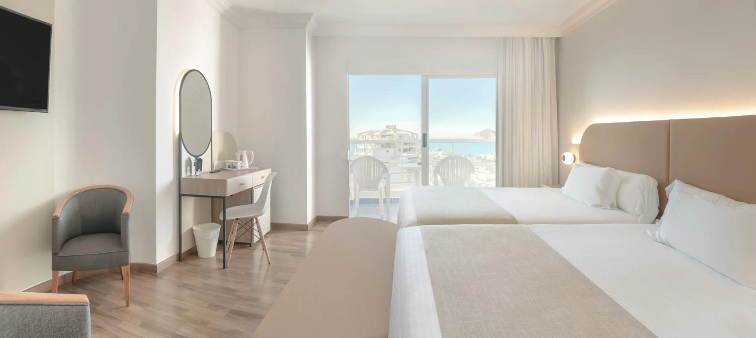 Photo of the whole room, Bed in Hotel RH Victoria & Spa 4 Sup