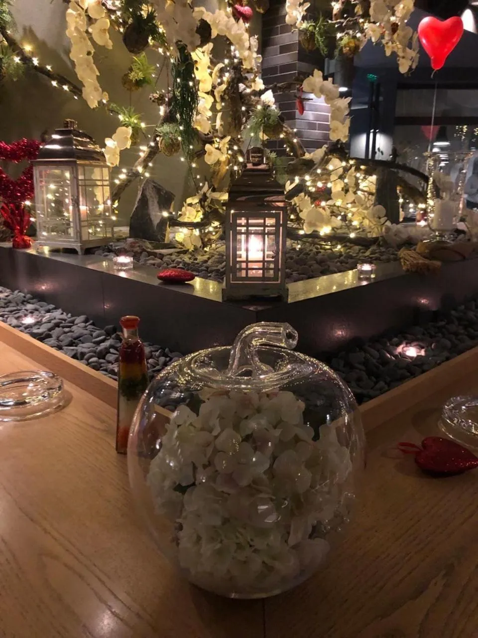 Restaurant/places to eat in All Seasons Residence Design Hotel - Free parking