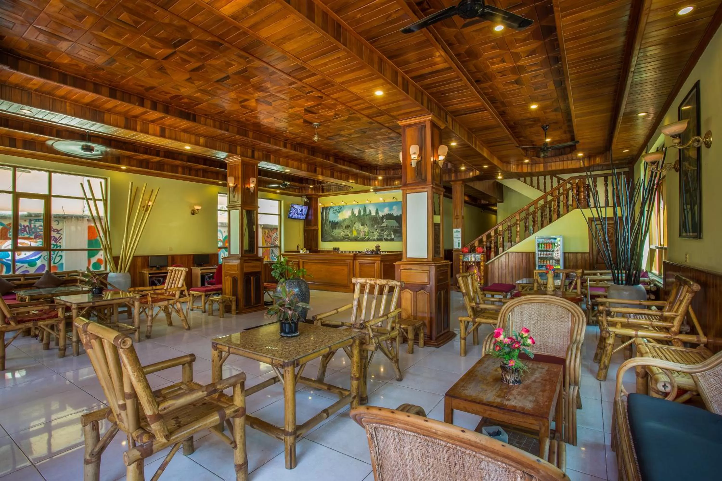 Restaurant/places to eat in Side Walk Hotel