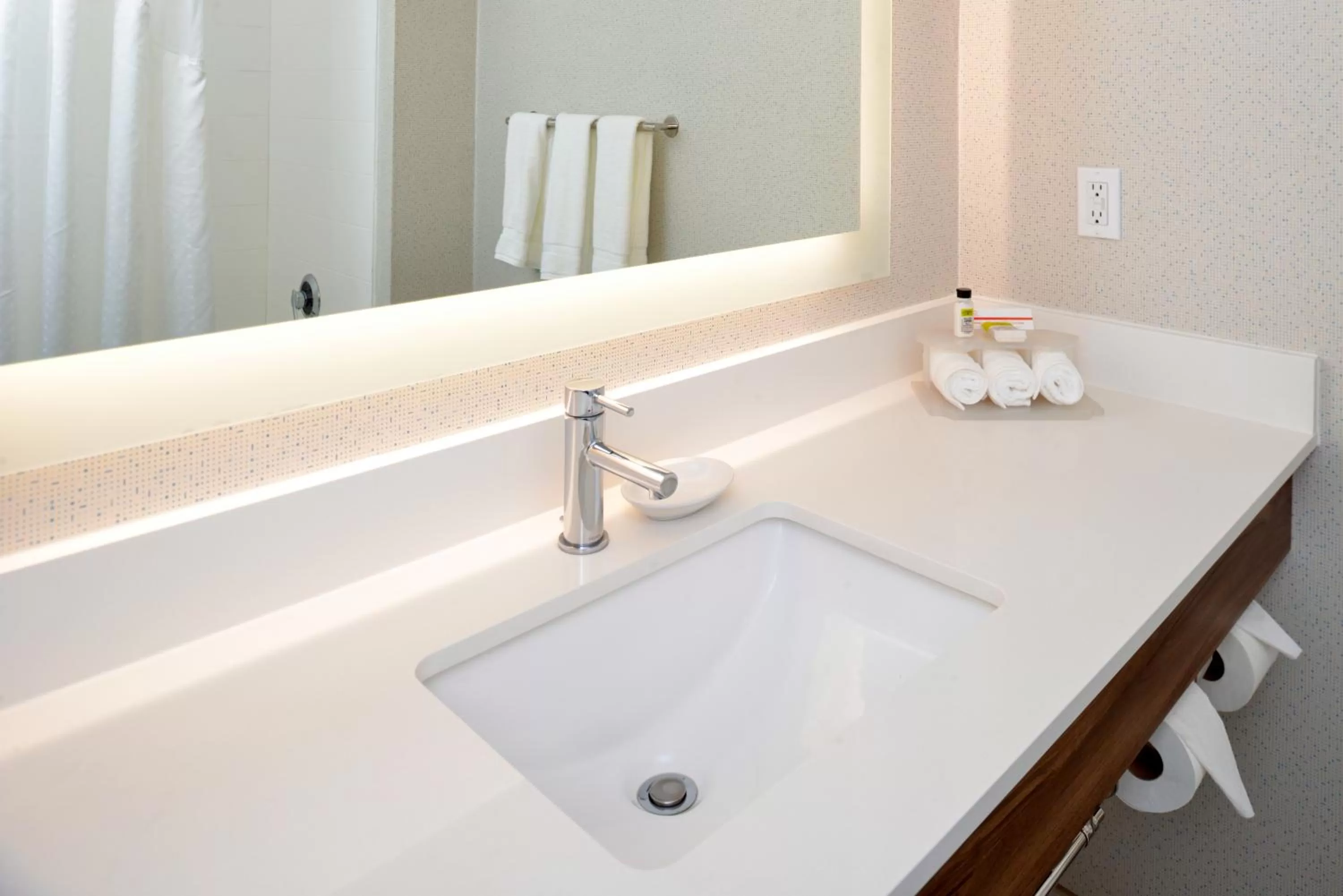Bathroom in Holiday Inn Express Lodi by IHG