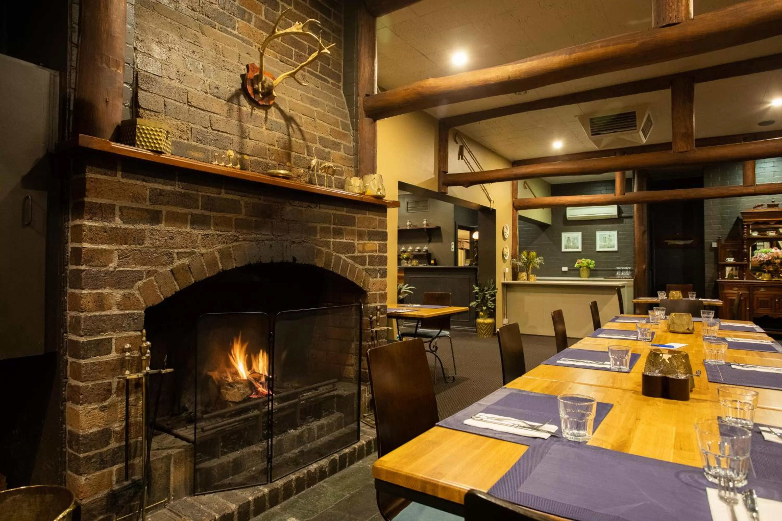 Restaurant/places to eat in New England Motor Lodge