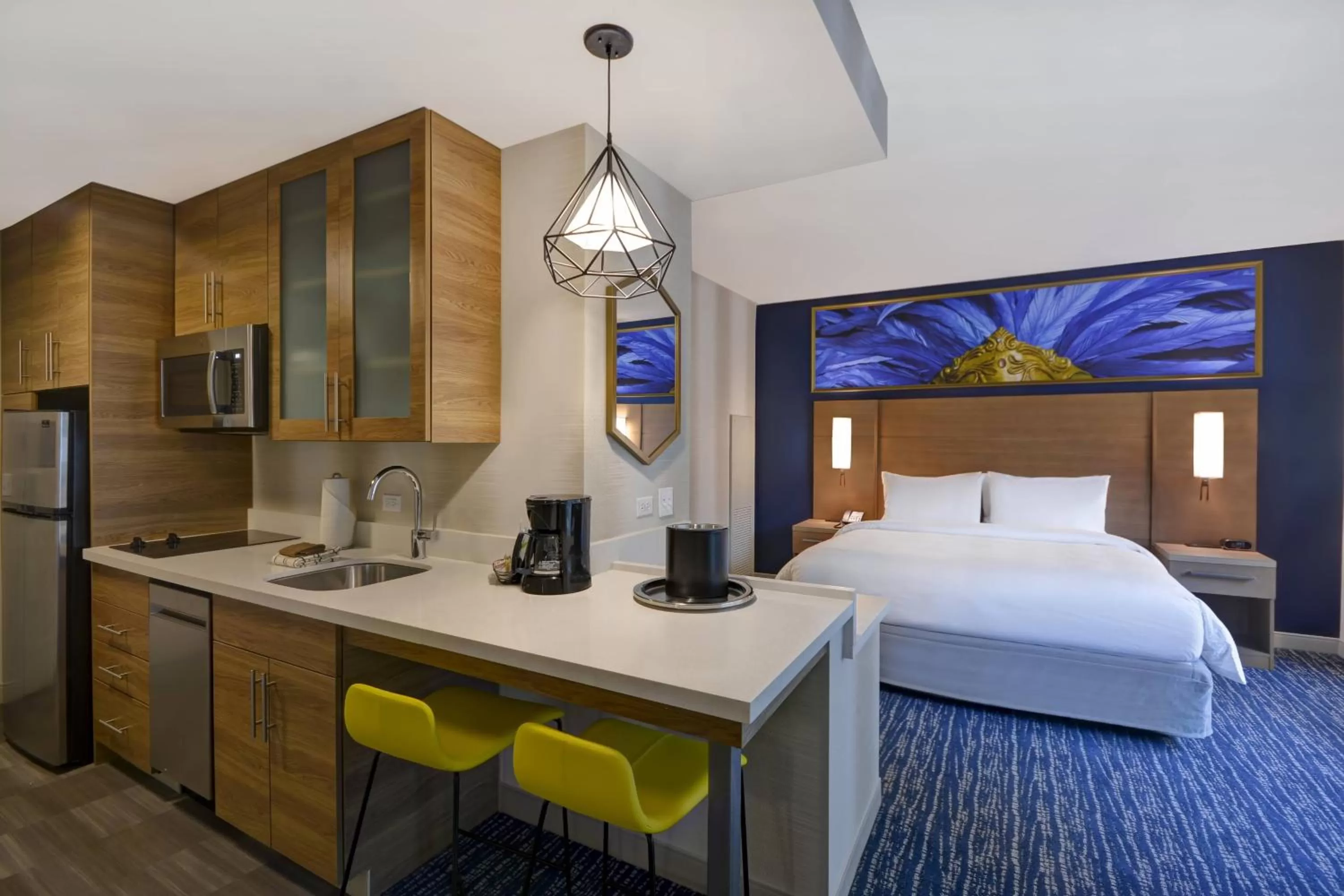 Kitchen or kitchenette, Bed in Residence Inn by Marriott New Orleans French Quarter Area/Cen B