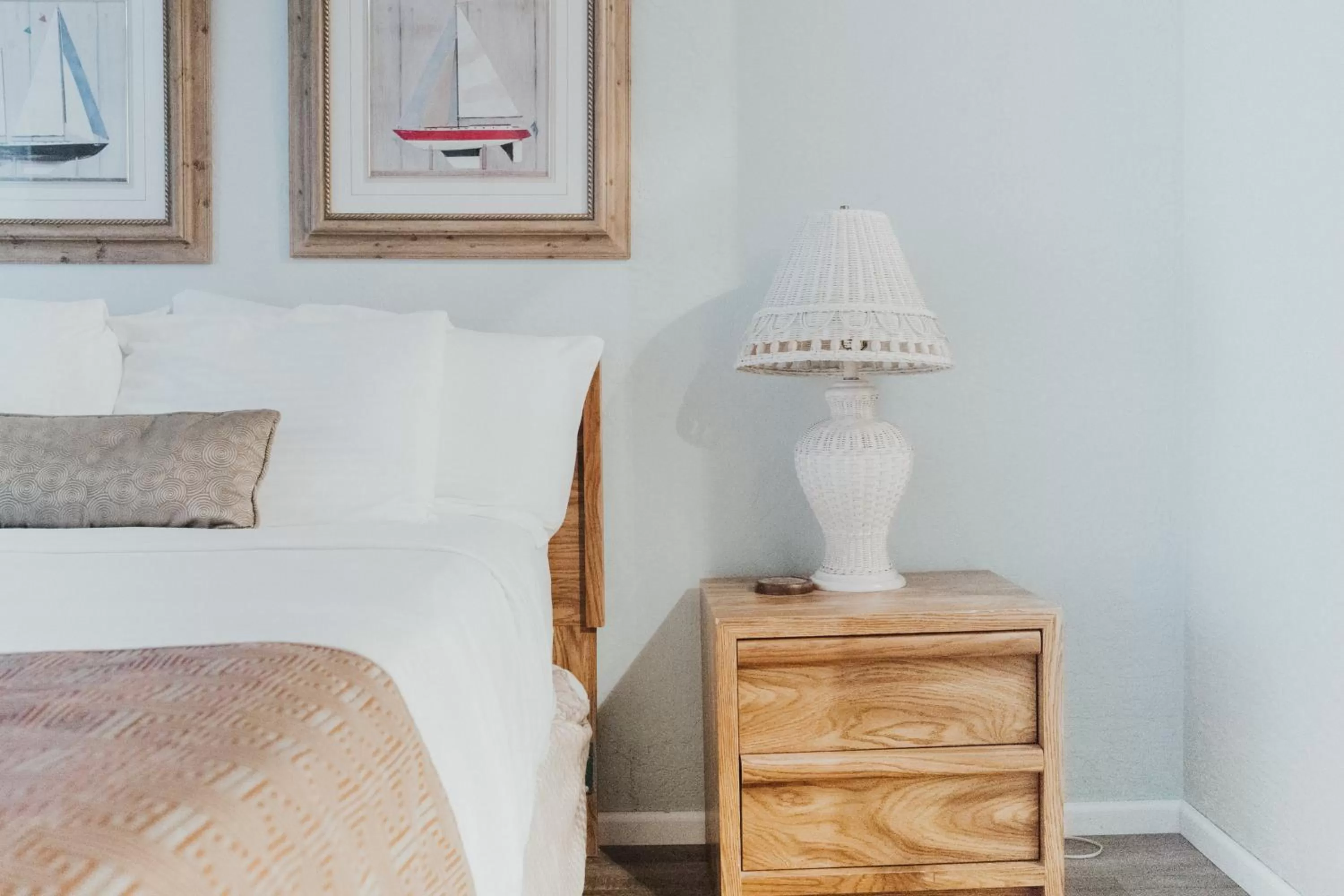 Bed in Nye Beach Cottages