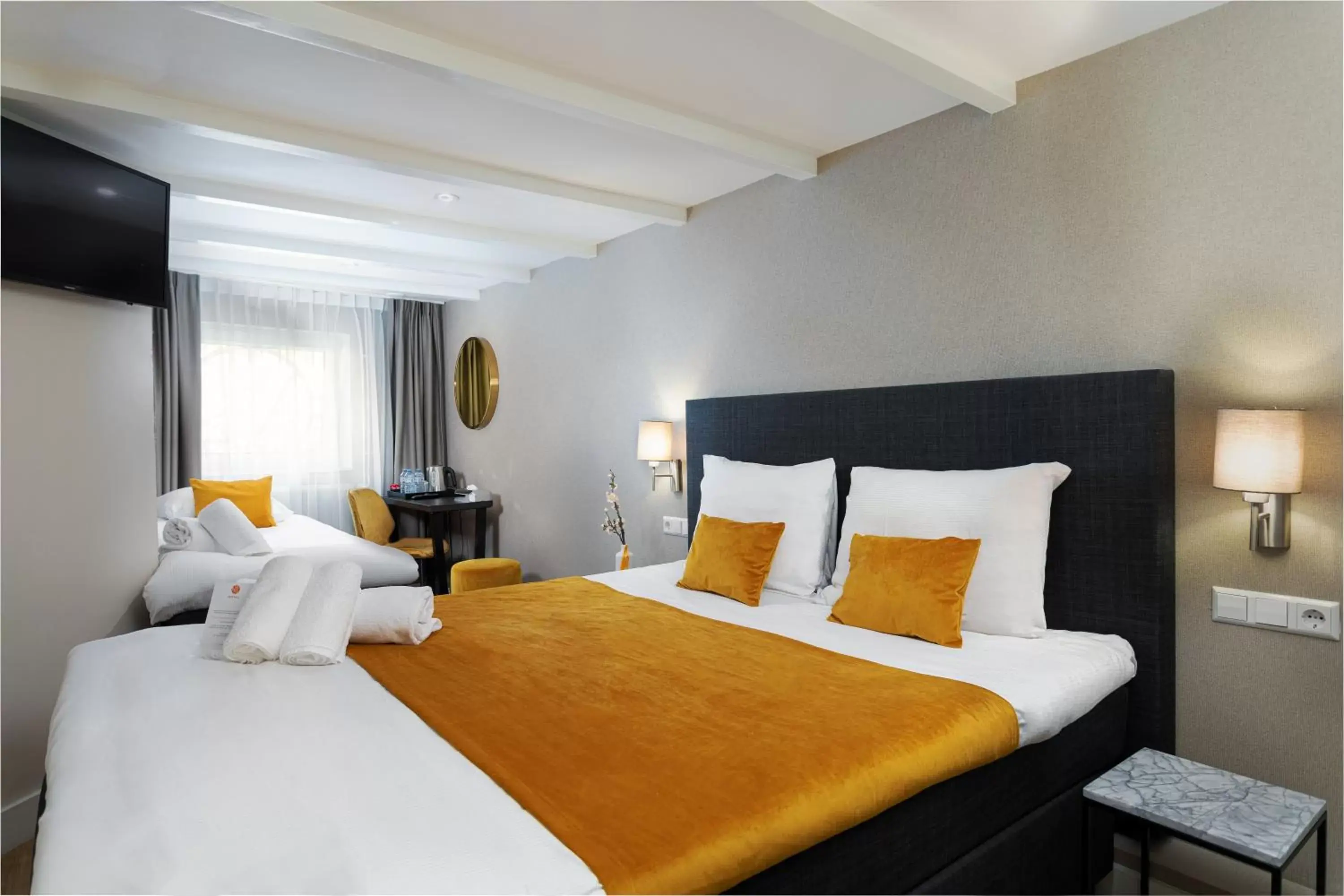 Triple Room - Basement in NL Hotel District Leidseplein Triple Room - Basement in NL Hotel District Leidseplein