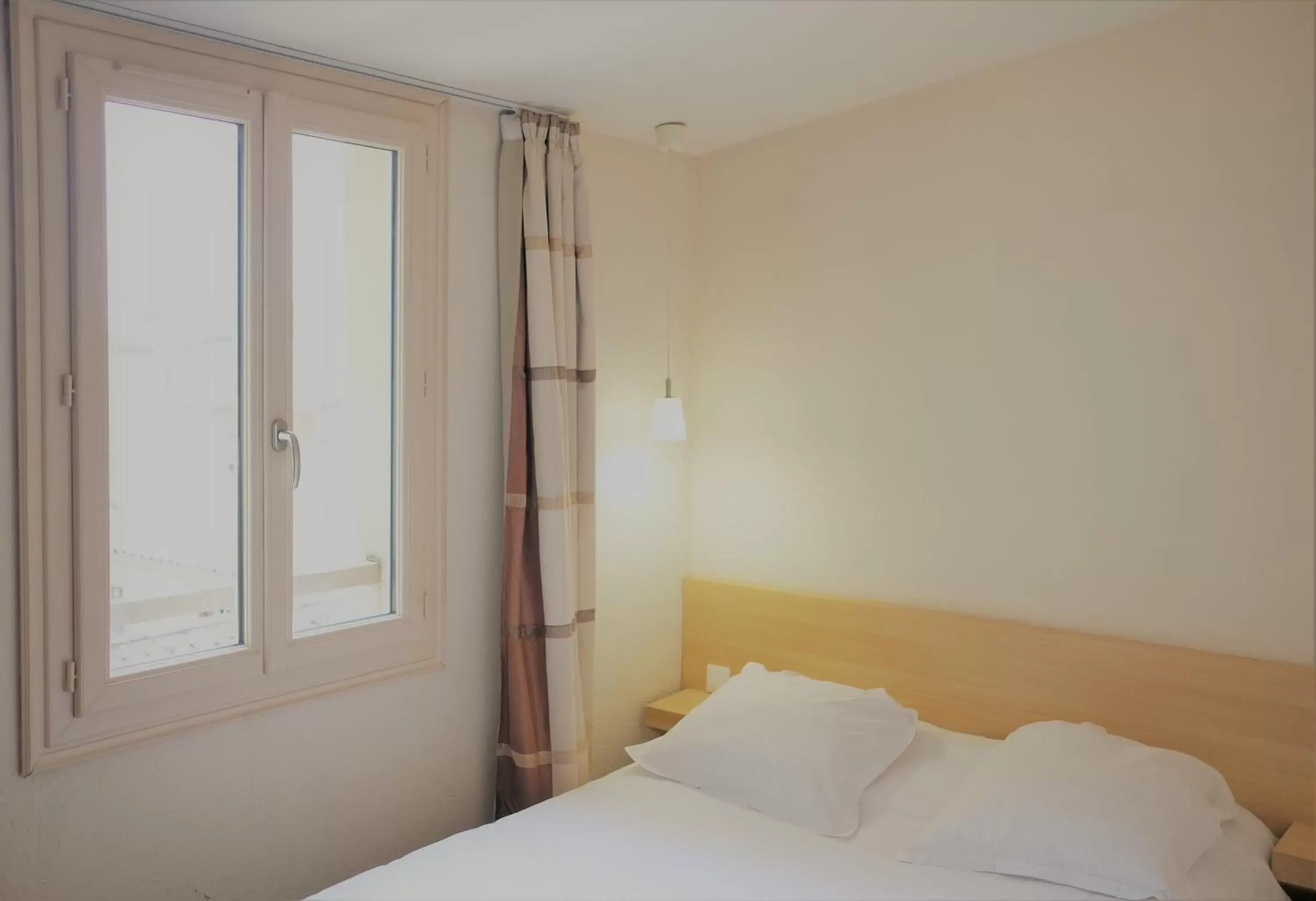 Two Adjacent Double Rooms in Hotel Gambetta Two Adjacent Double Rooms in Hotel Gambetta