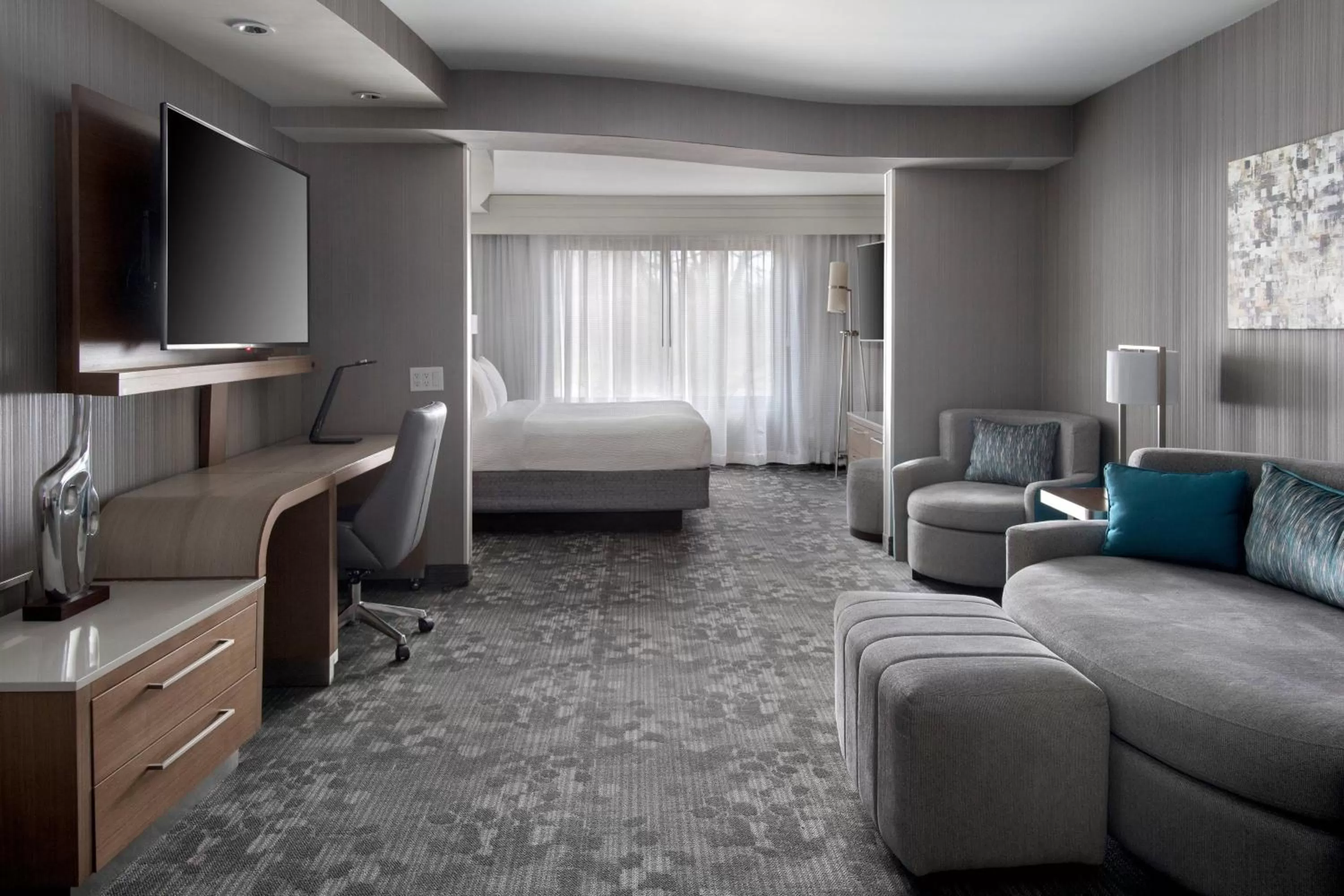 King Suite in Courtyard Newburgh Stewart Airport