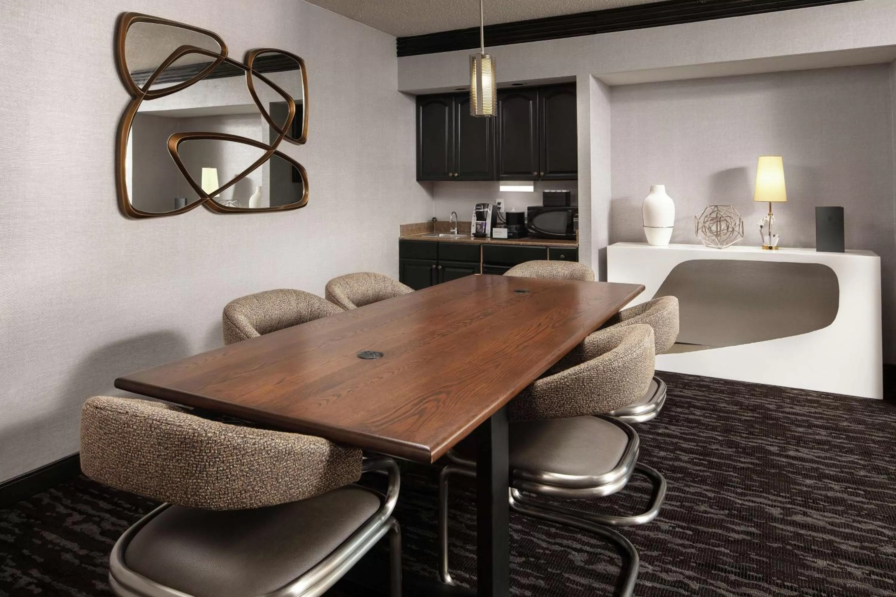 Living room in Embassy Suites by Hilton Crystal City National Airport