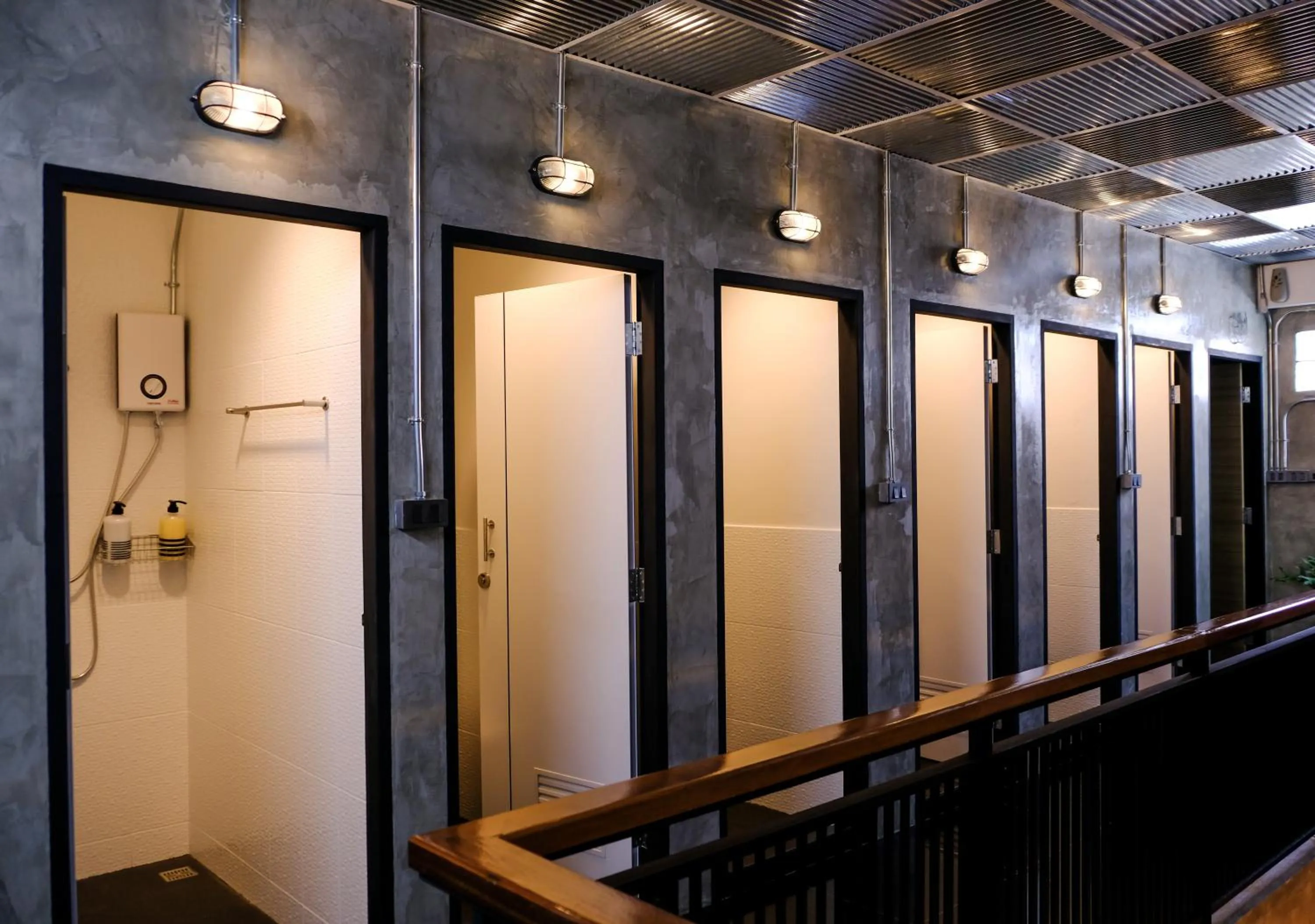 Bathroom in Baan Lung Poshtel