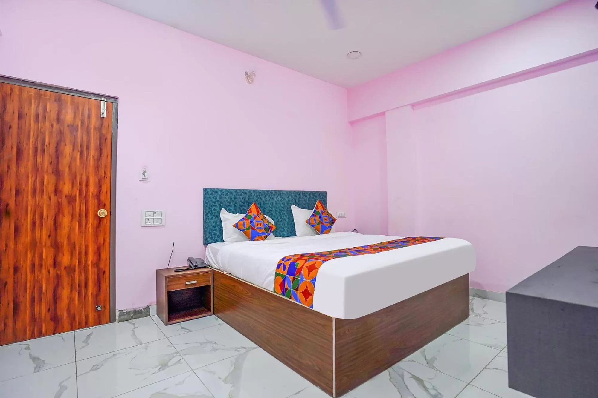 Bed in FabExpress IT Park, Pallikaranai