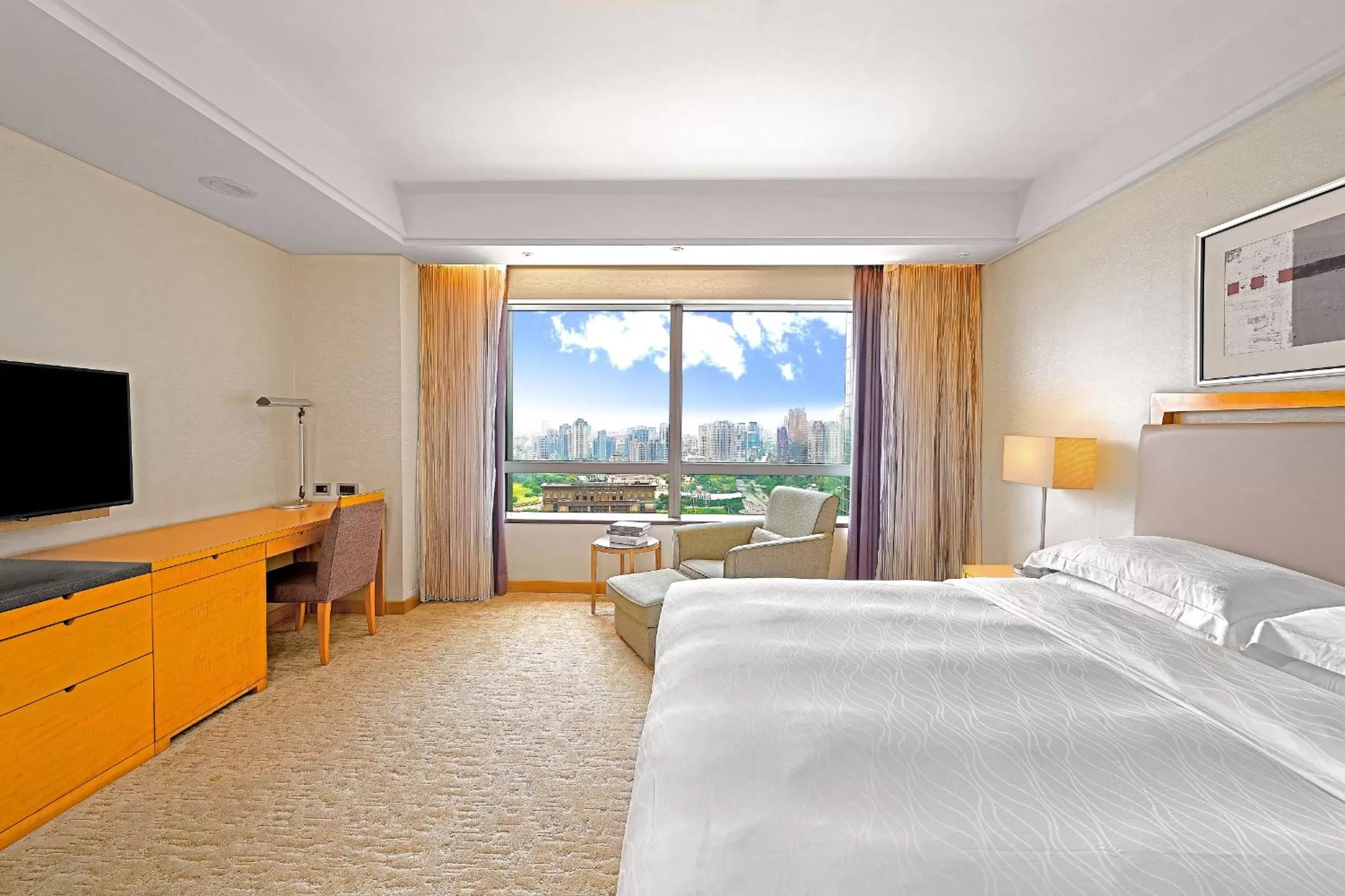 View (from property/room), Bed in Windsor Hotel Taichung