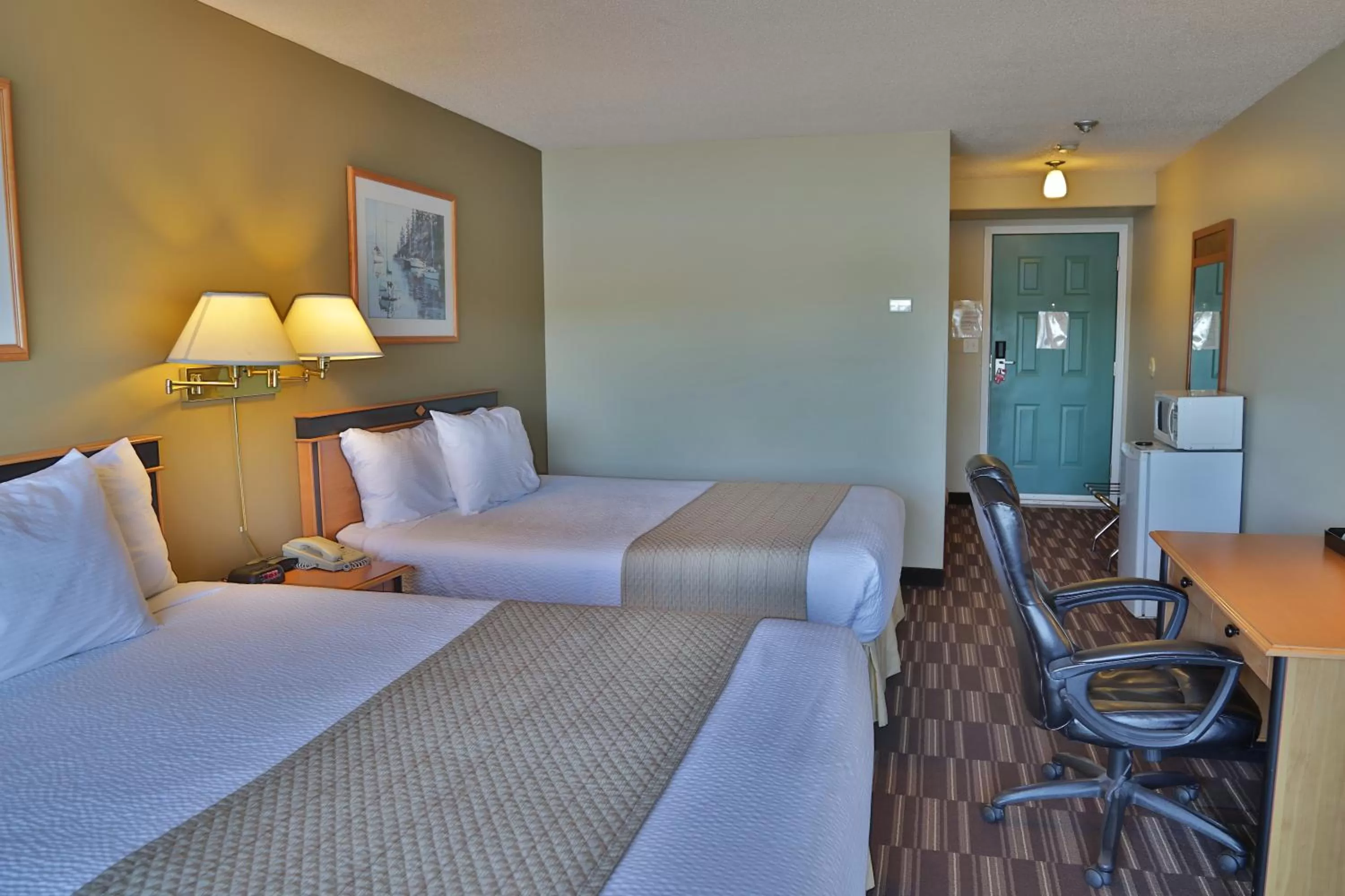 Photo of the whole room, Bed in Glen Lyon Inn