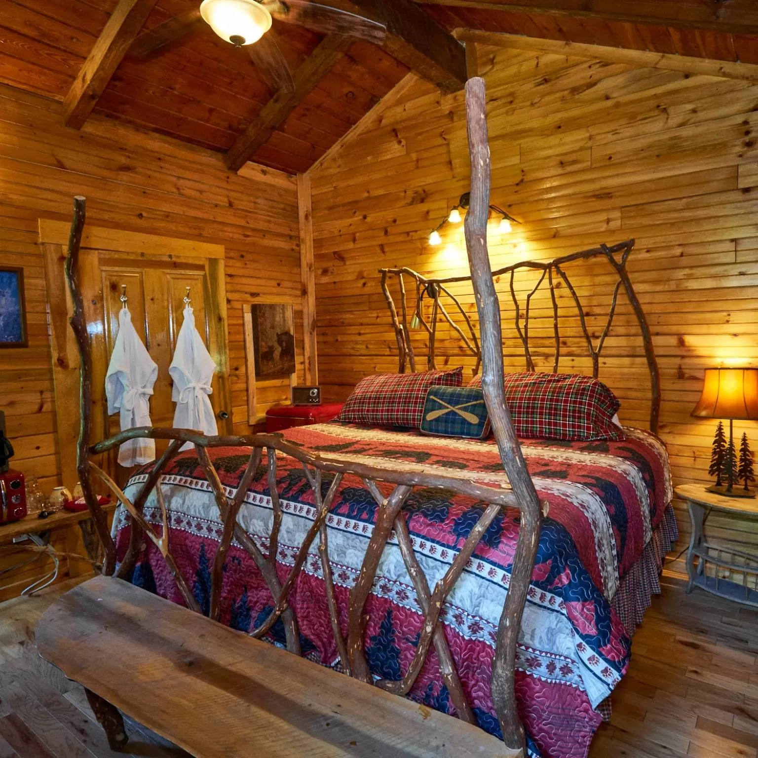 Bed in Creekwalk Inn Bed and Breakfast with Cabins