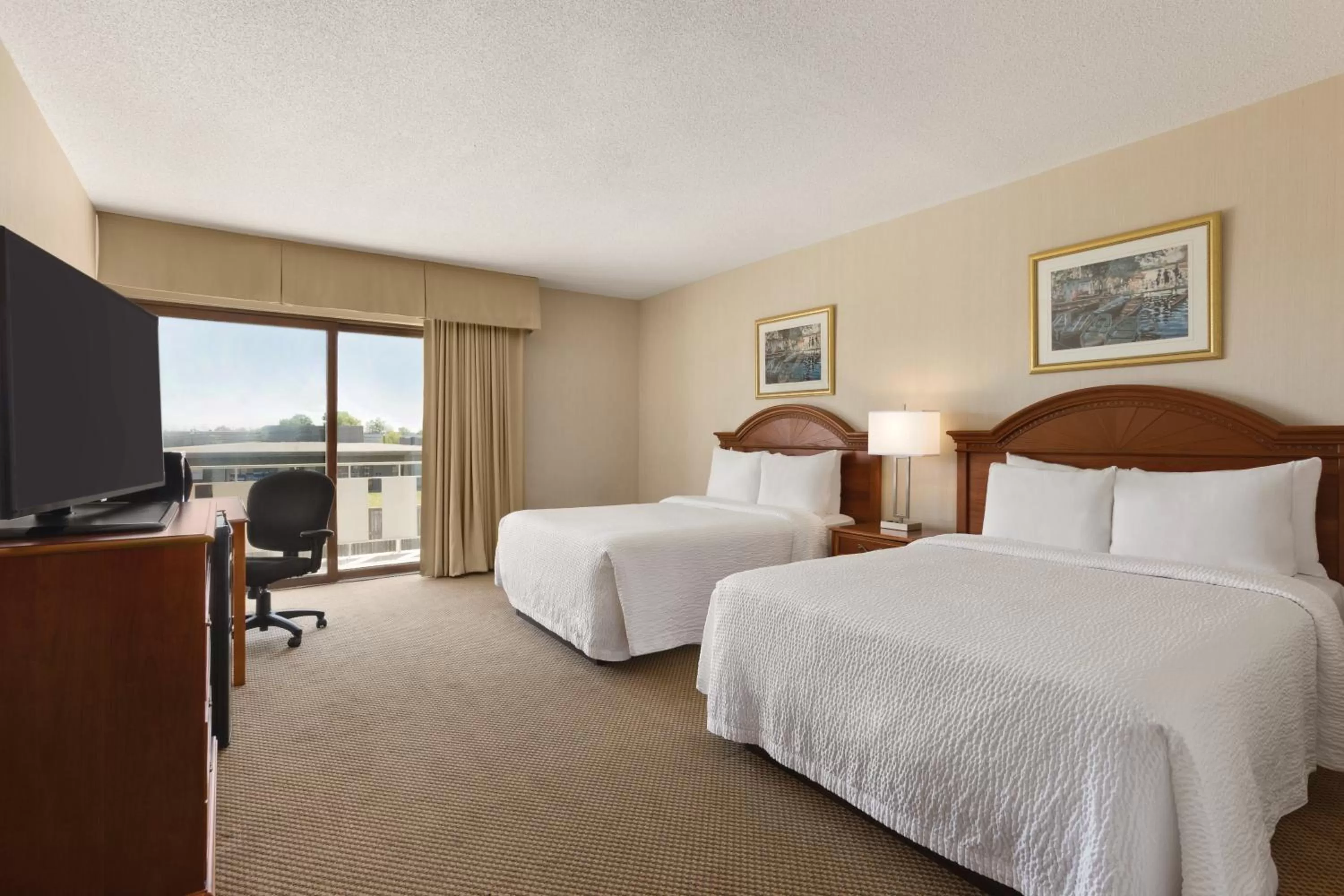 Photo of the whole room, Bed in Days Inn by Wyndham London