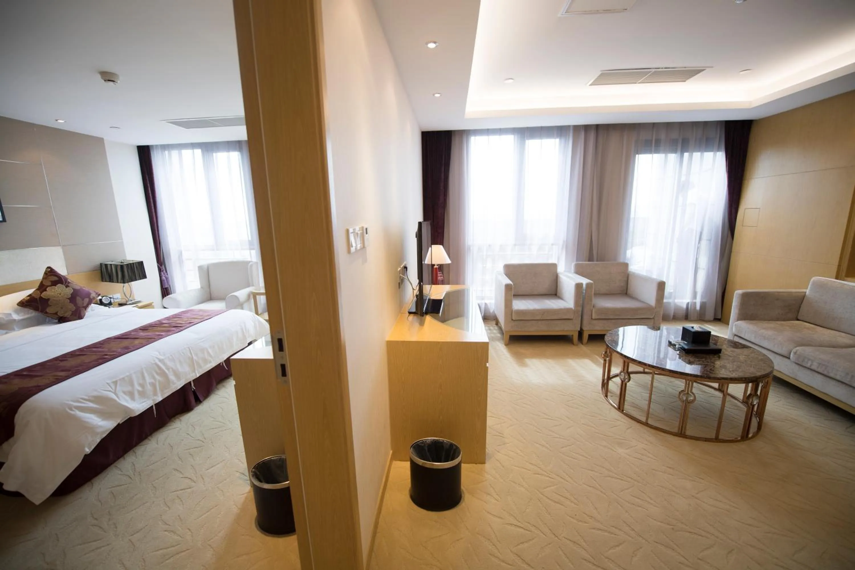 Photo of the whole room, Bed in Suzhou Sun Plaza Hotel