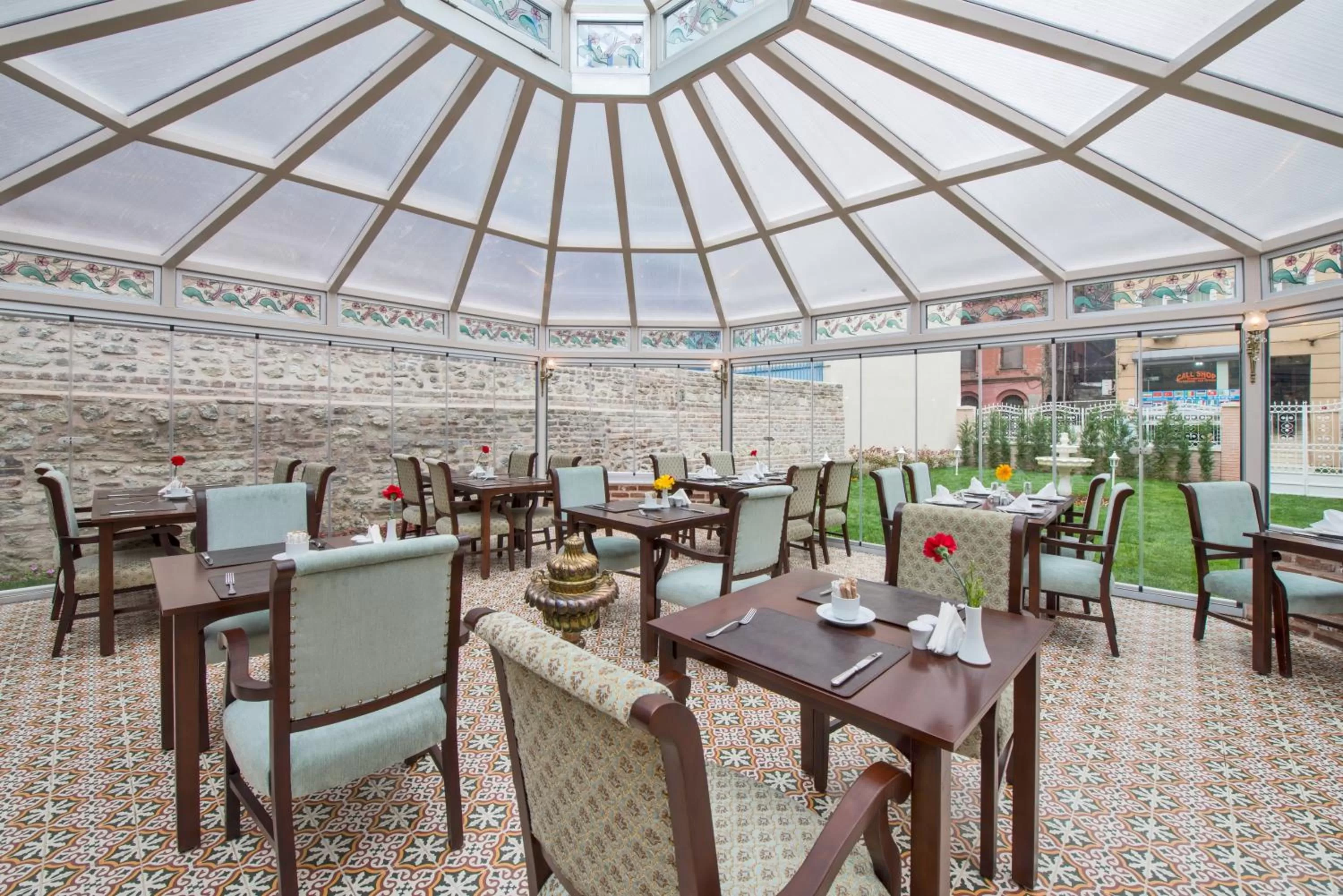 Restaurant/places to eat in Enderun Hotel Istanbul