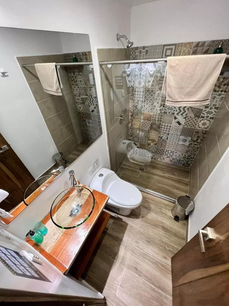 Shower, Bathroom in Hotel La Caracola