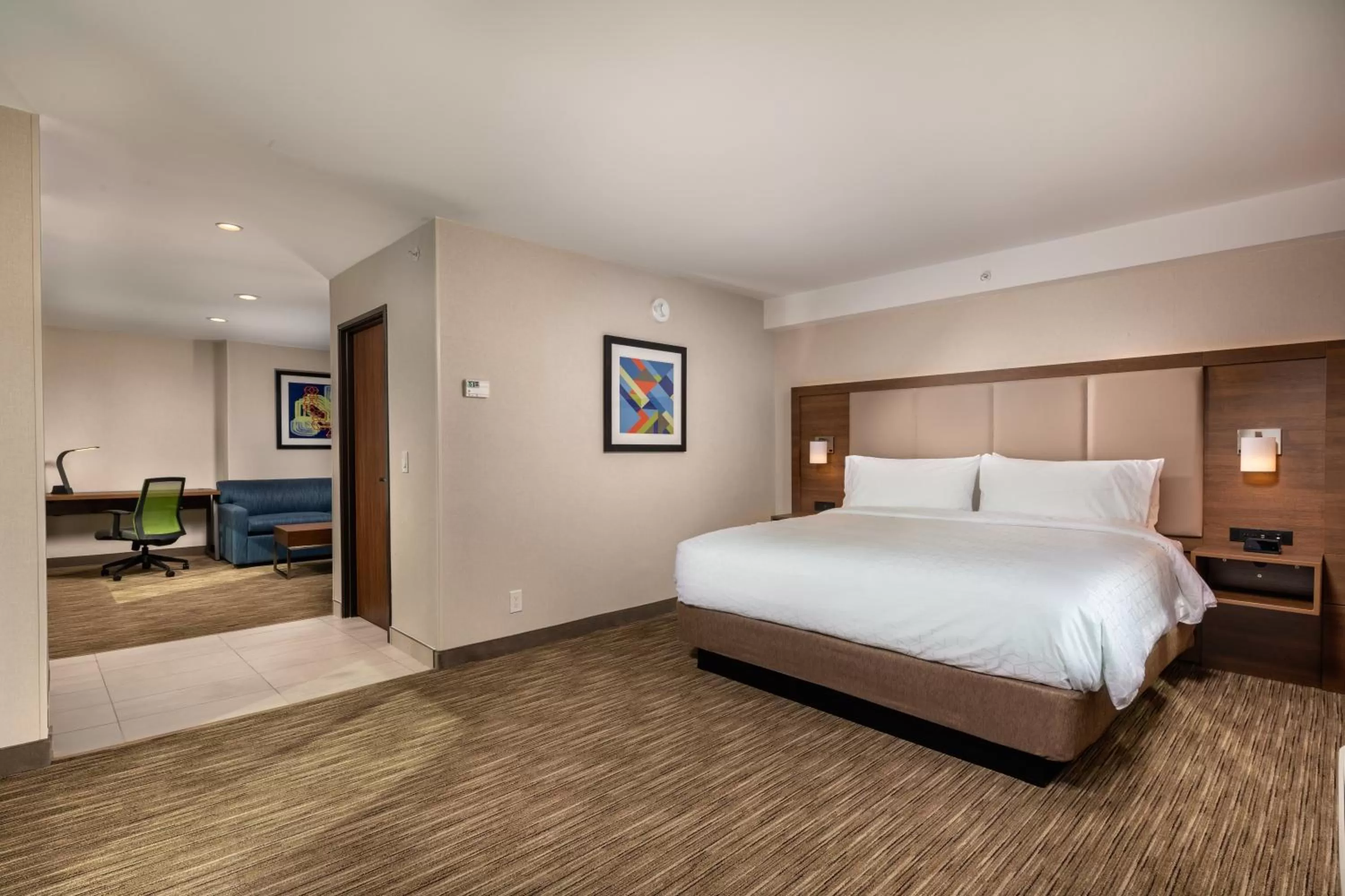 Photo of the whole room, Bed in Holiday Inn Express & Suites Chatsworth by IHG