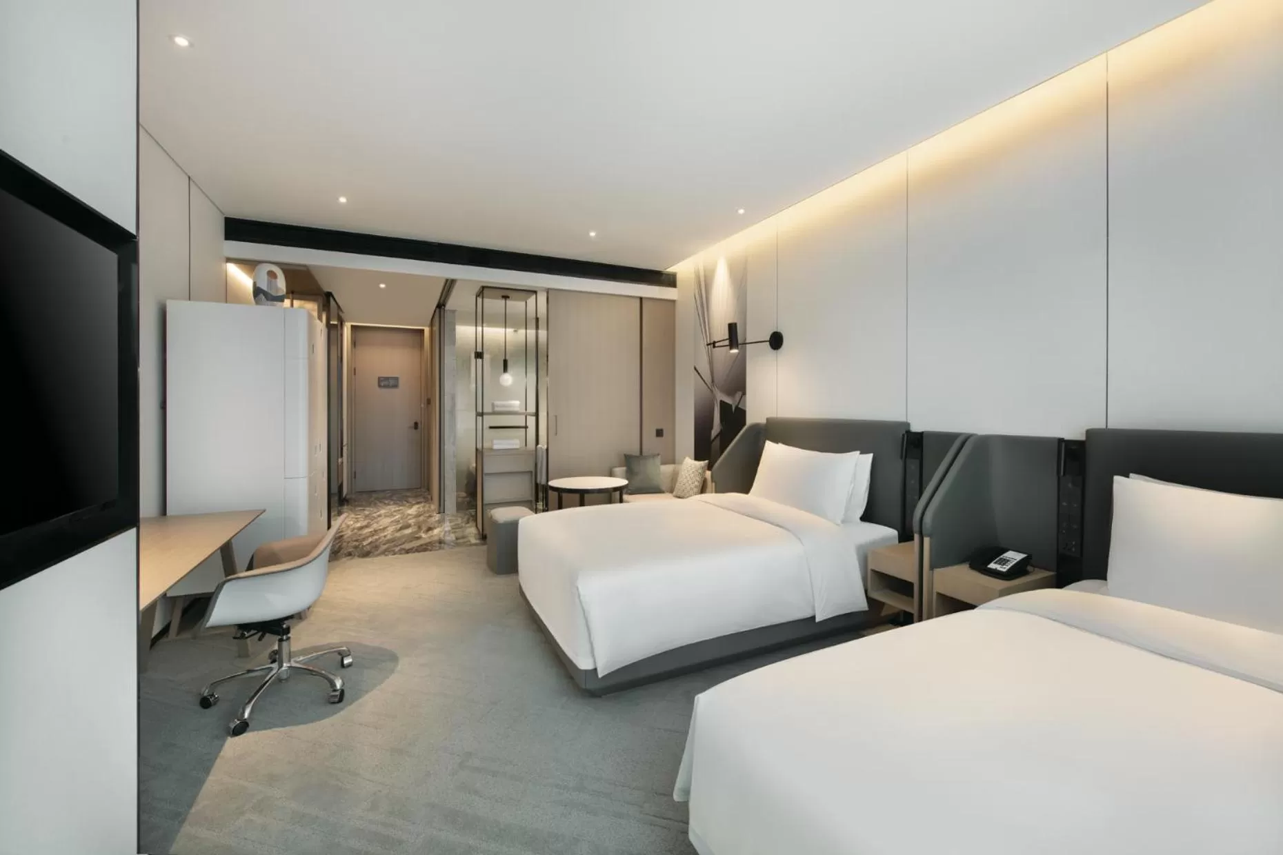 Photo of the whole room, Bed in Crowne Plaza Quanzhou Riverview by IHG