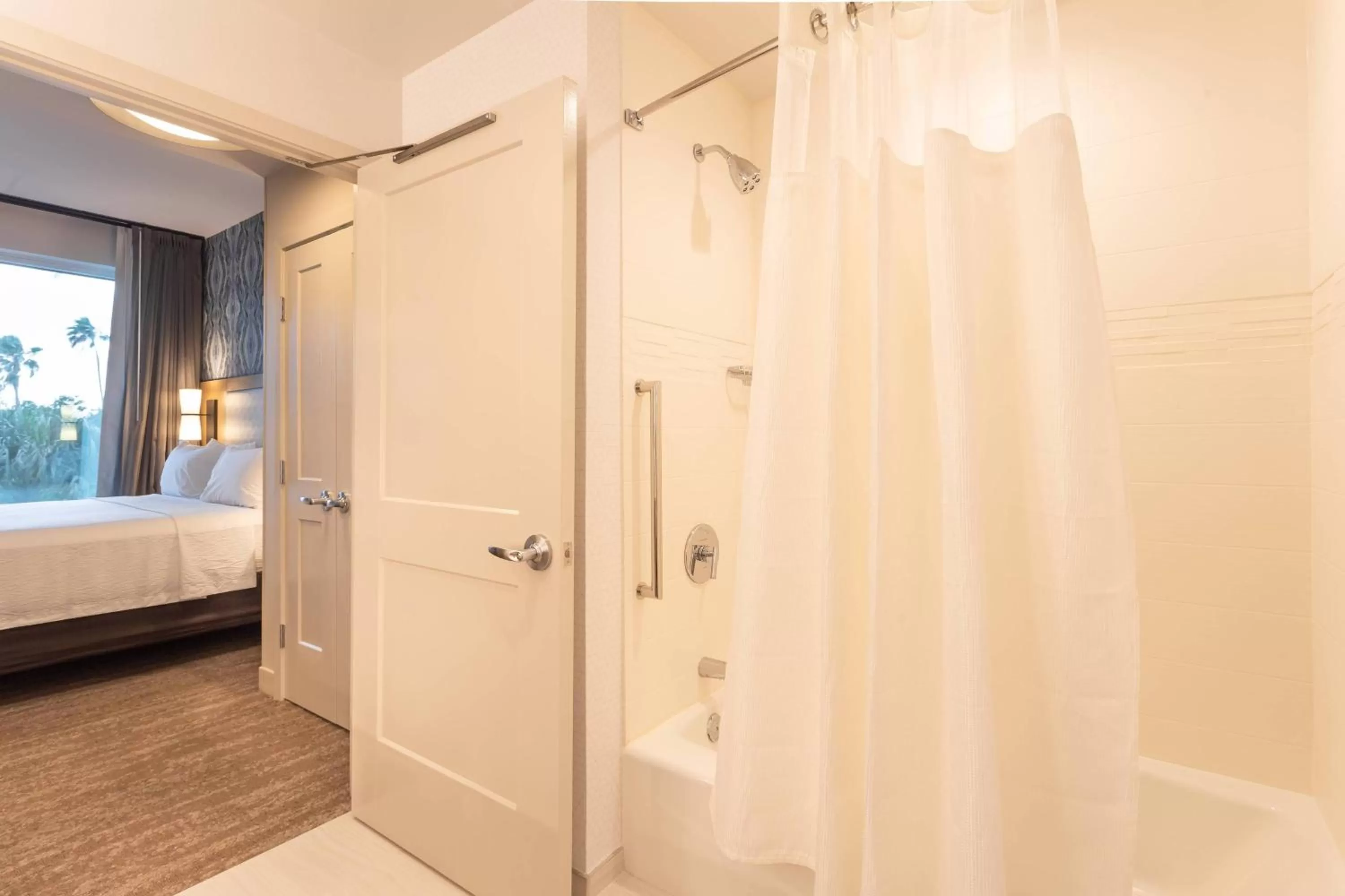 Bathroom, Bed in Residence Inn Palm Beach Gardens