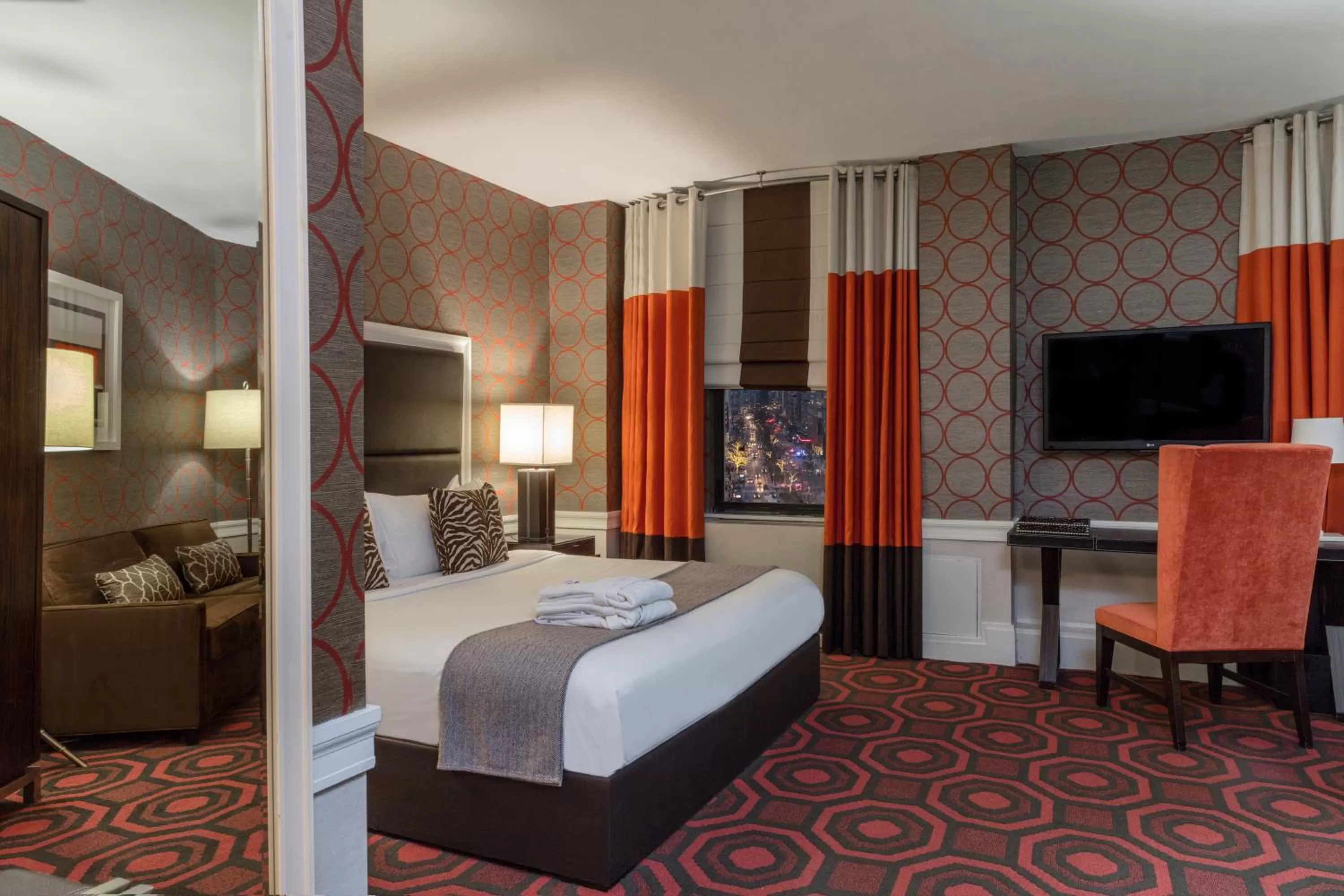 Bedroom, Bed in The Empire Hotel New York