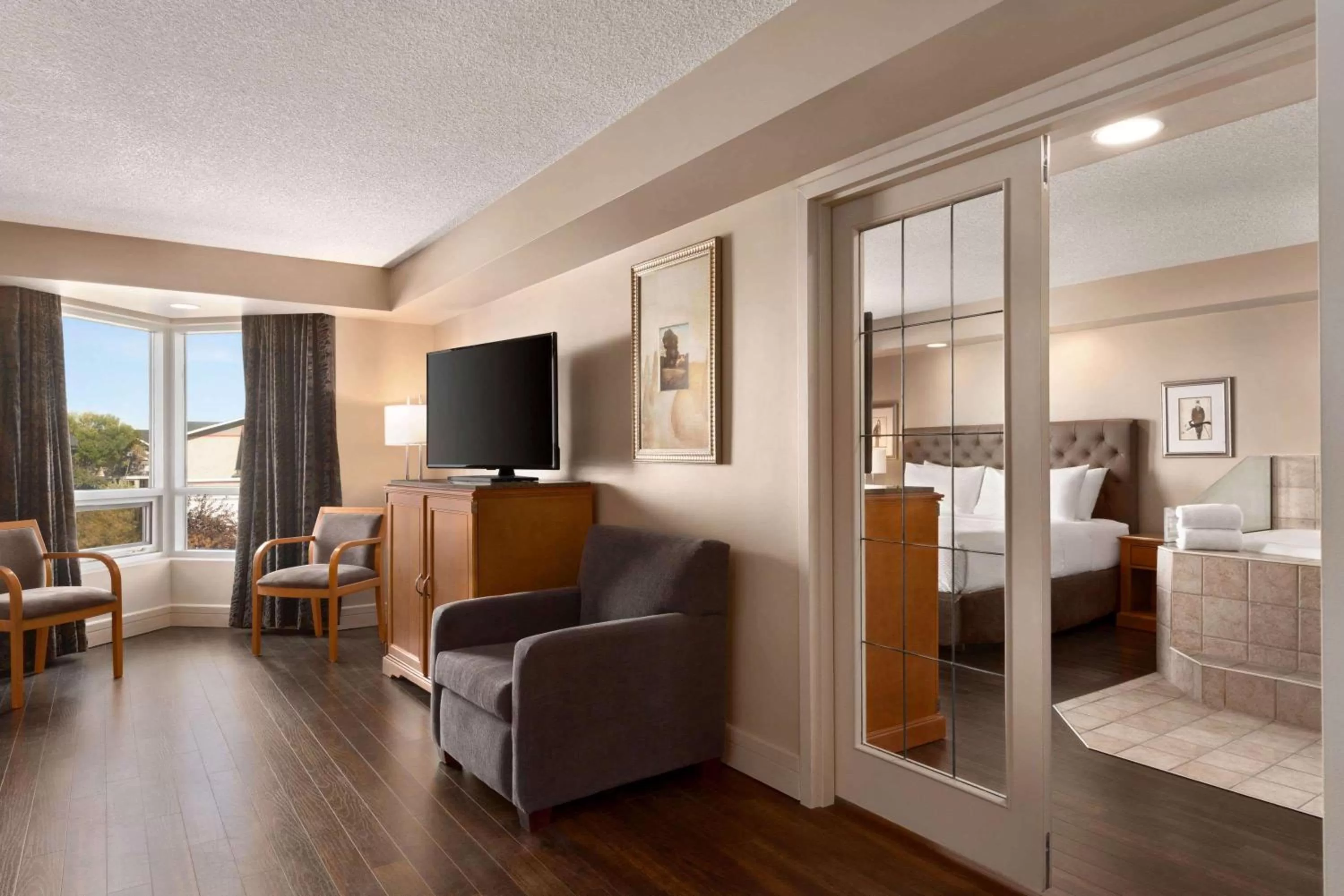 Photo of the whole room, Bed in Royal Hotel West Edmonton, Trademark Collection by Wyndham