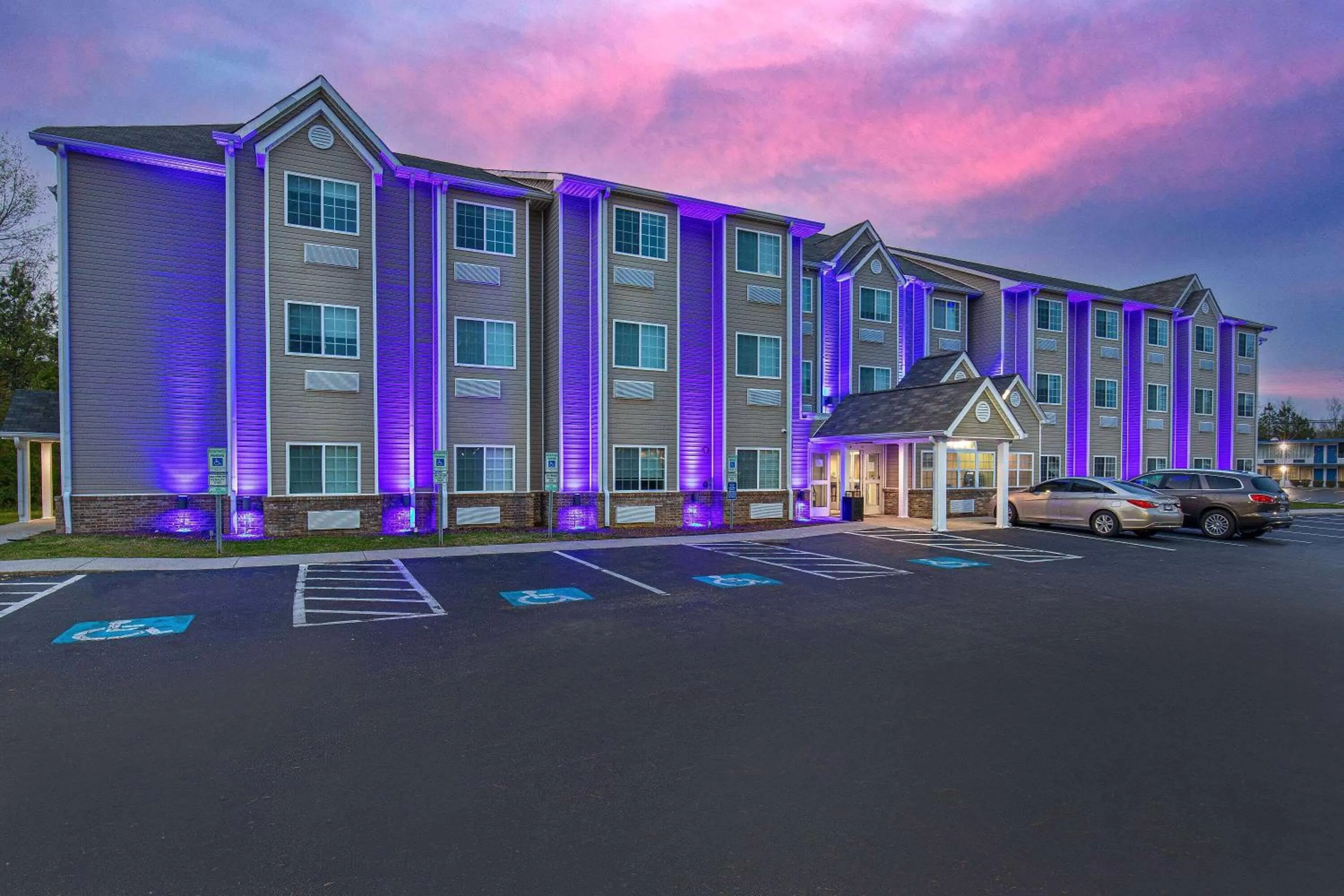 Property building in Microtel Inn & Suites by Wyndham Manchester - Newly Renovated