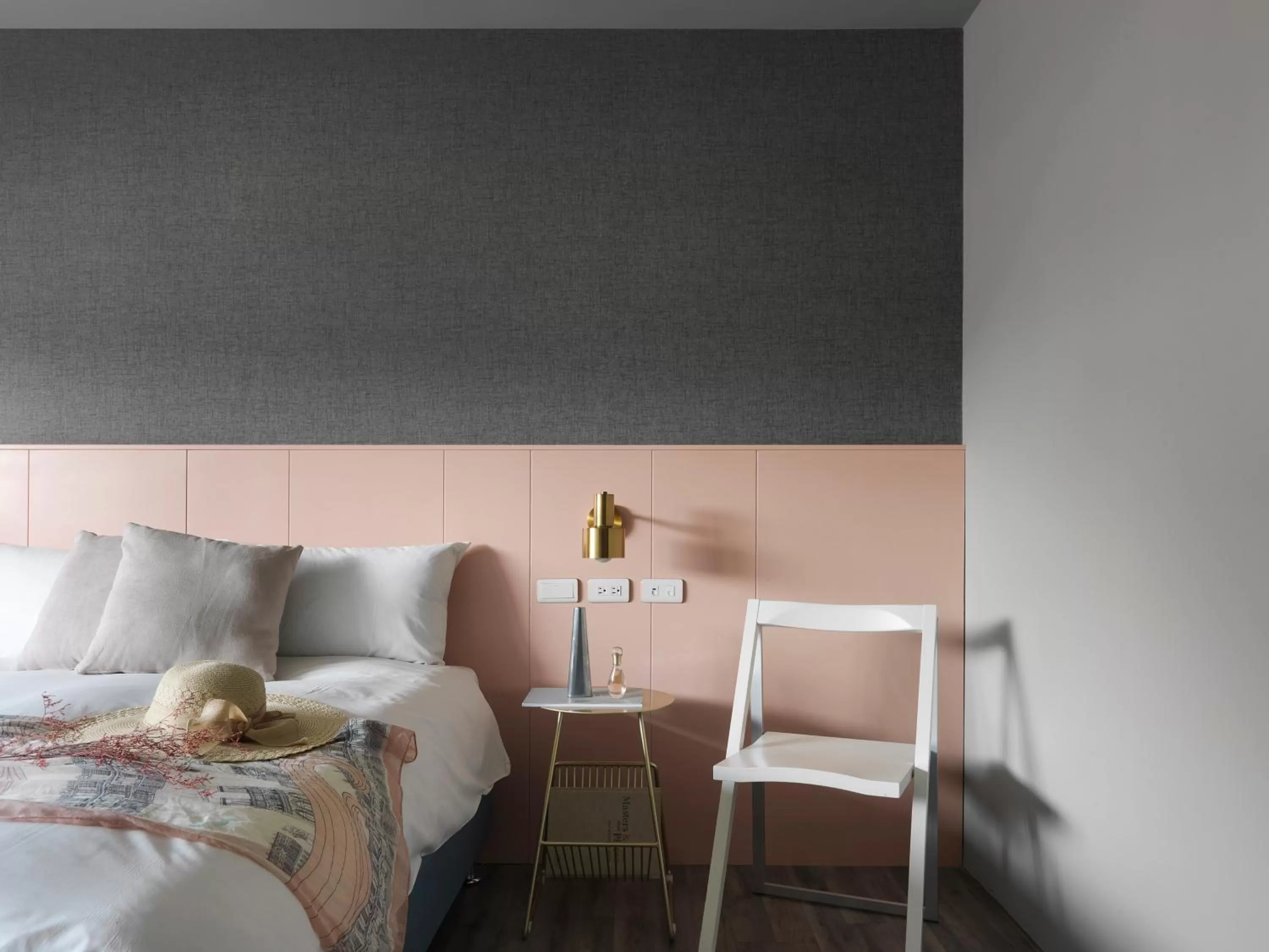 Decorative detail, Bed in Mr.Mantter