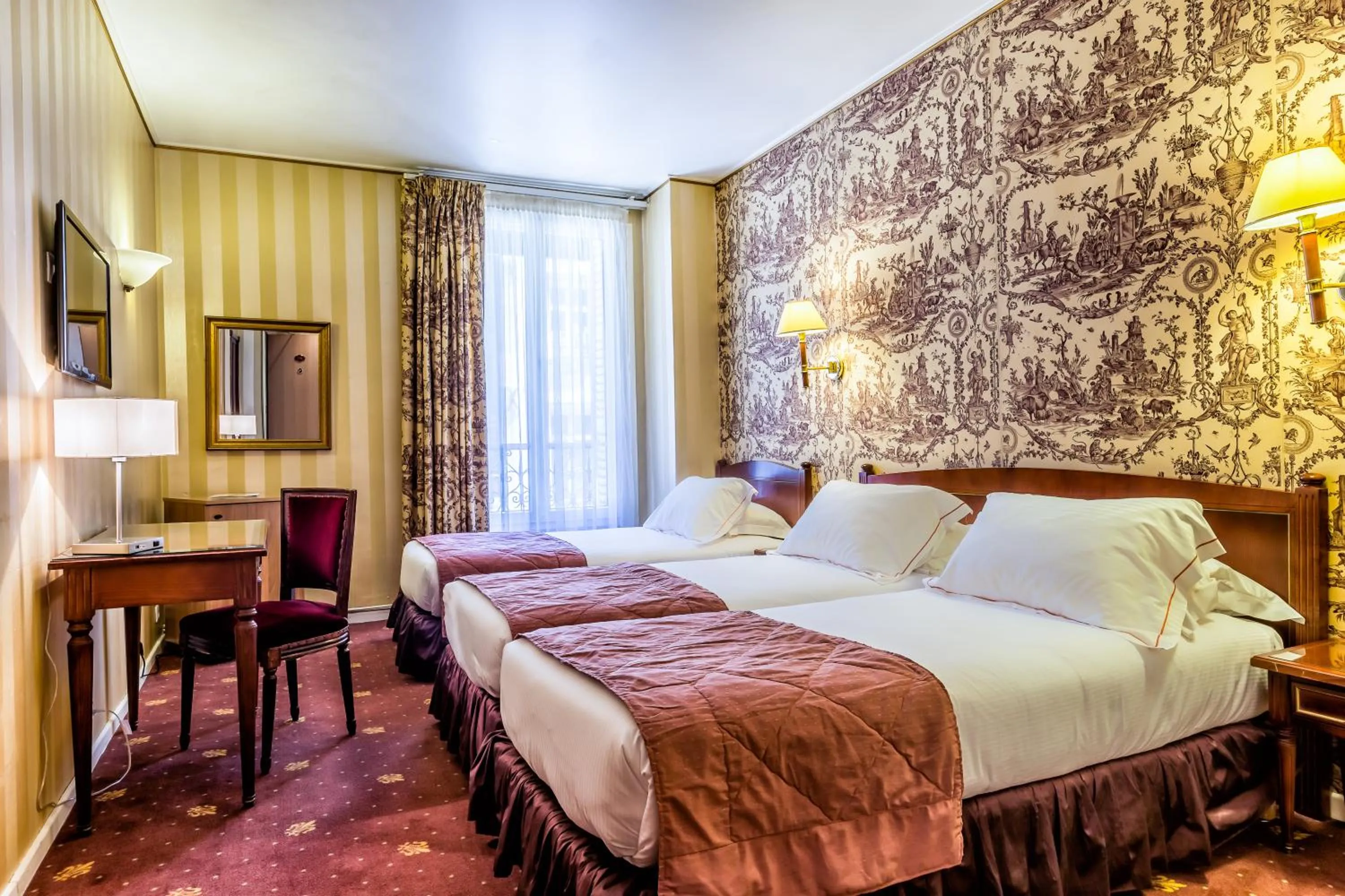 Day, Bed in Hotel Regence Paris