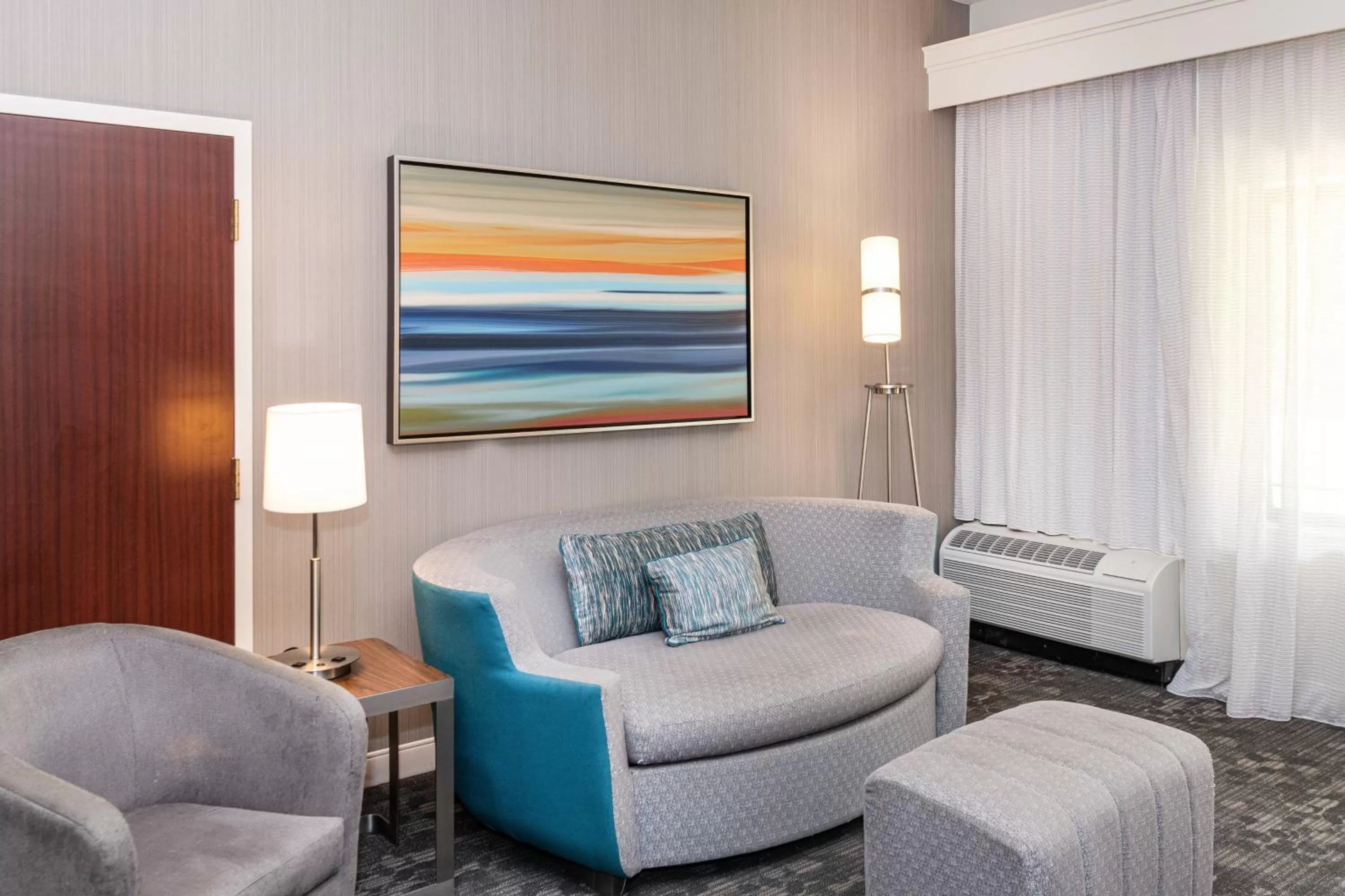 Photo of the whole room, Seating Area in Courtyard by Marriott Columbus Tipton Lakes