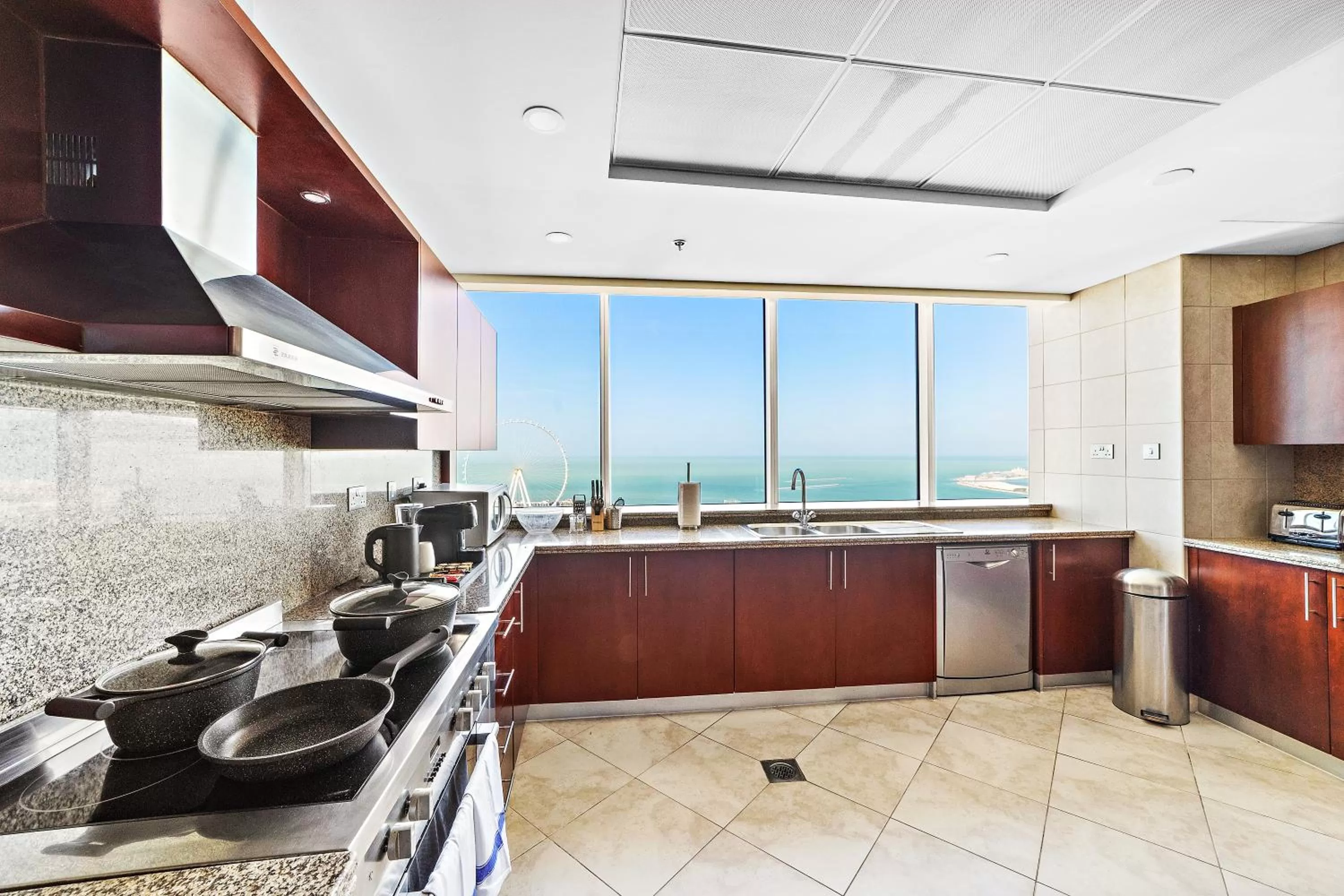 Kitchen or kitchenette in Blue Beach Tower The Walk JBR