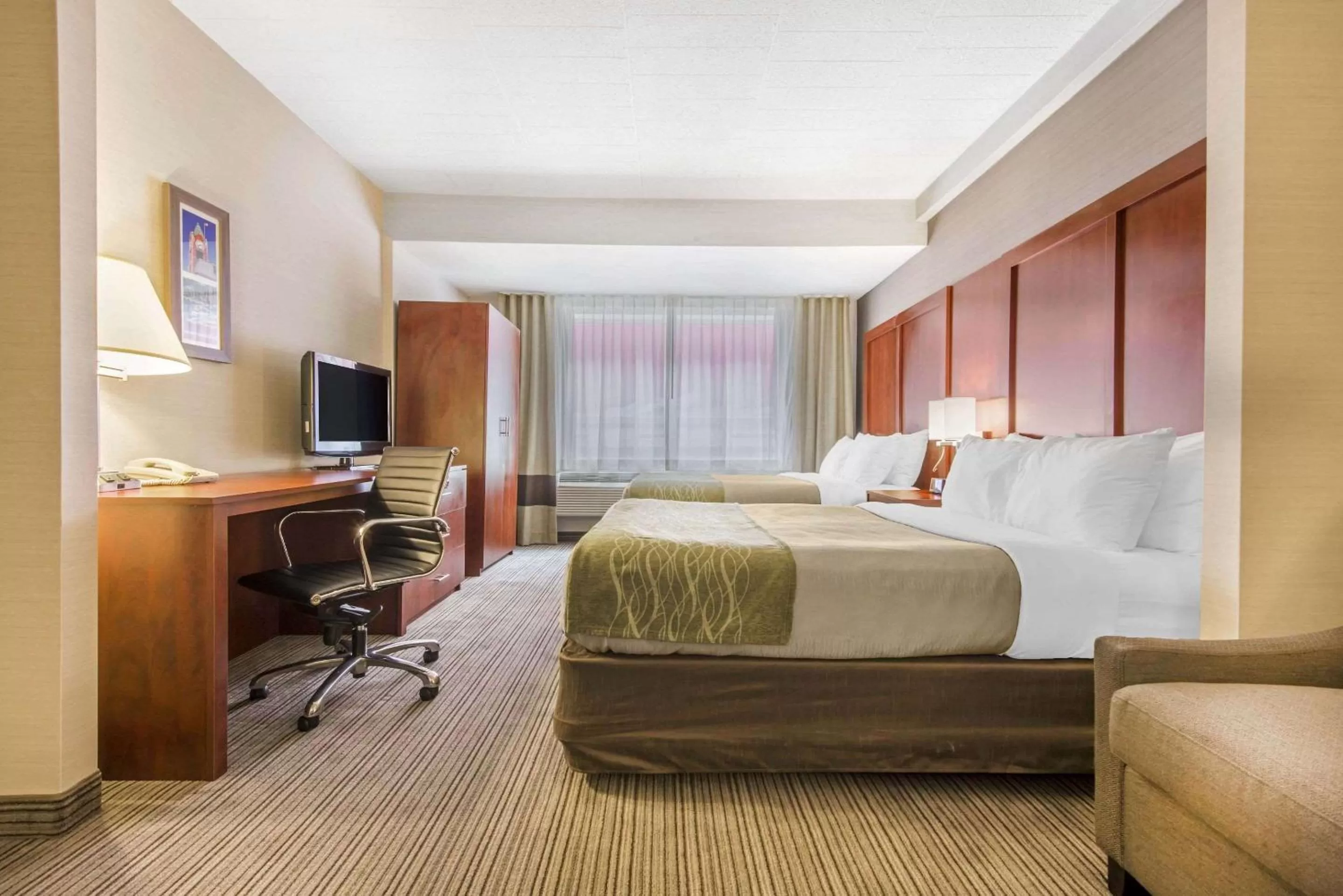 Photo of the whole room, Bed in Comfort Inn & Suites