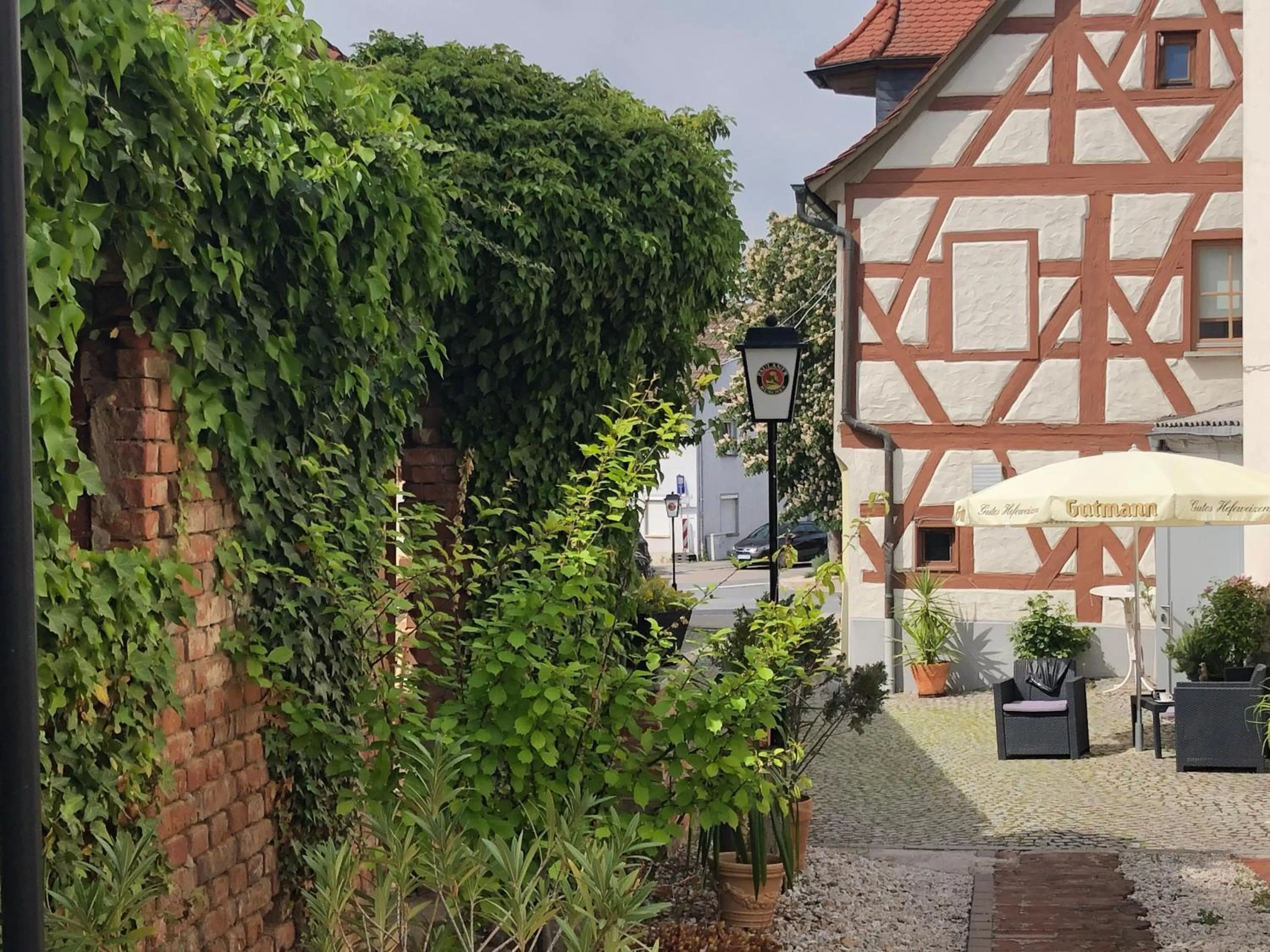 Property Building in Hotel Zum Kastanienbaum