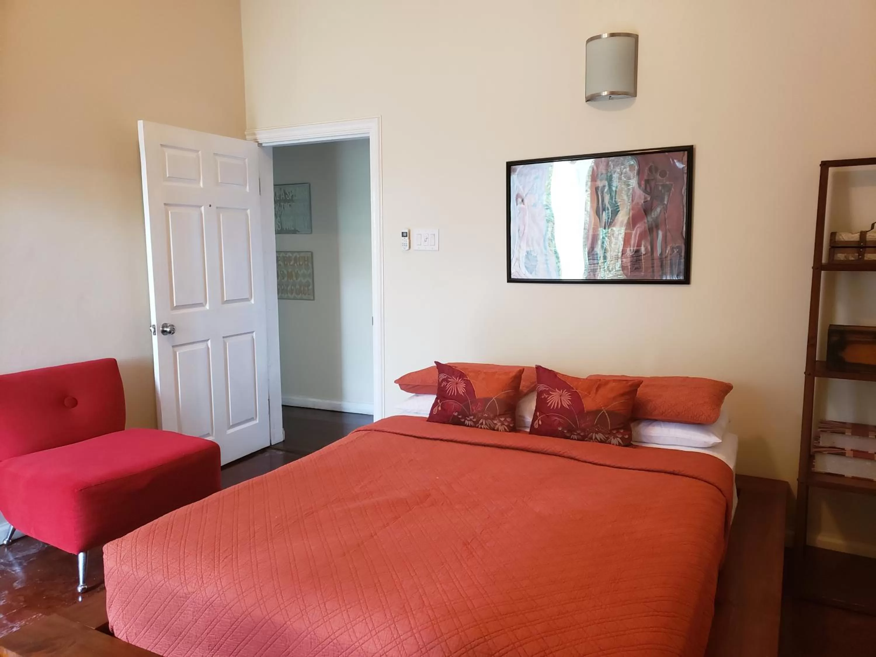 Bedroom, Bed in Blue Paloma Bed & Breakfast