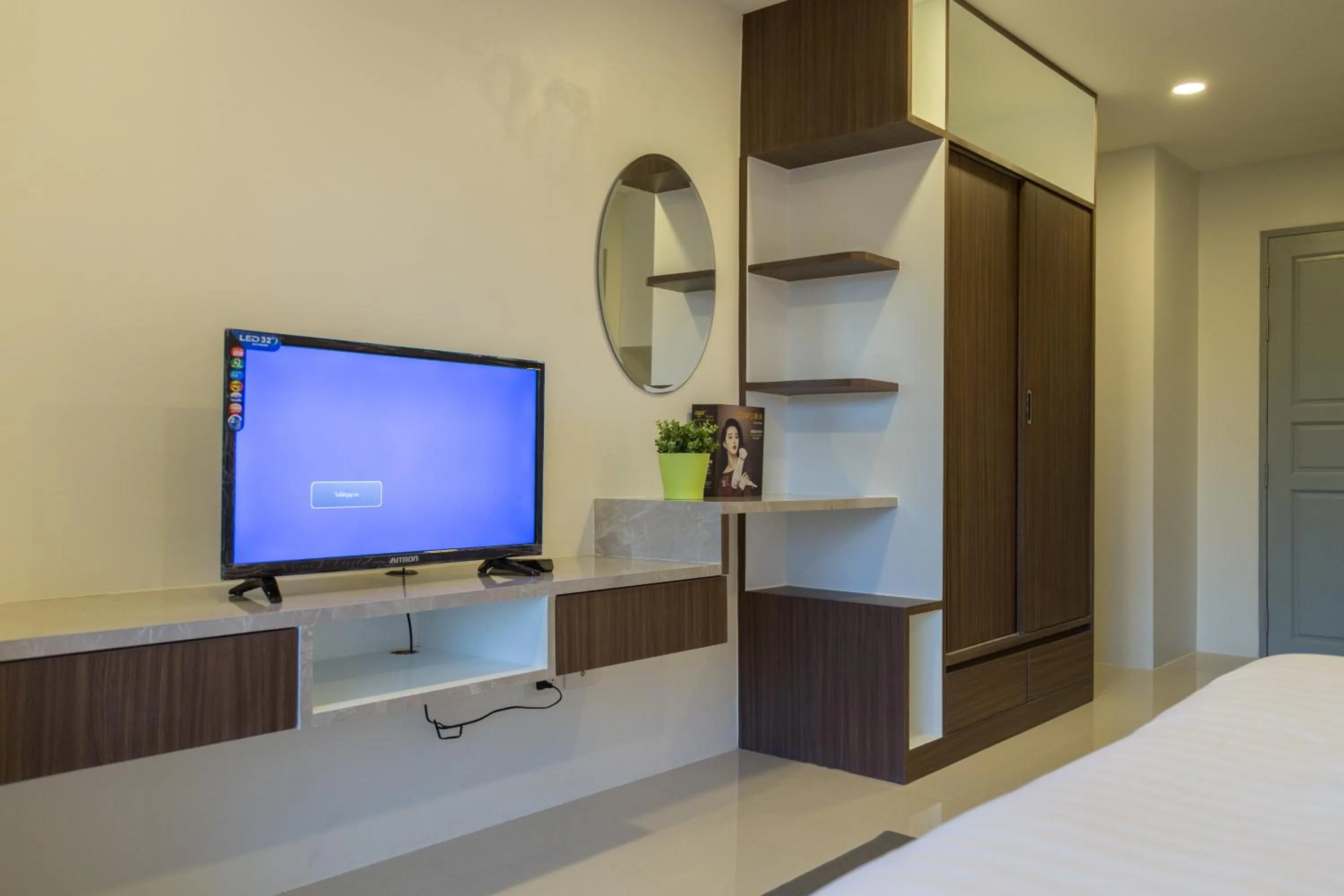 Living room, Bed in Q Space Residence