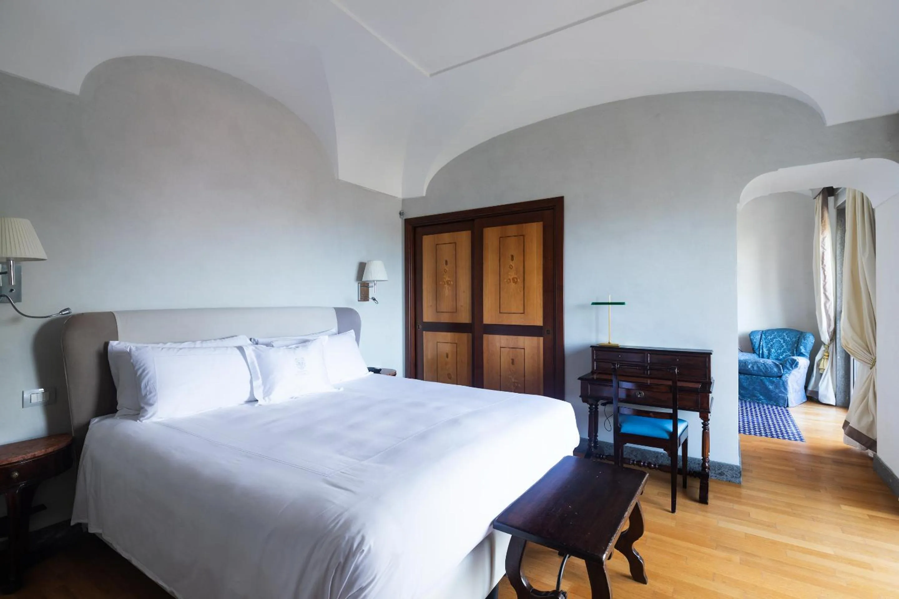 hair dresser, Bed in Grand Hotel Cocumella