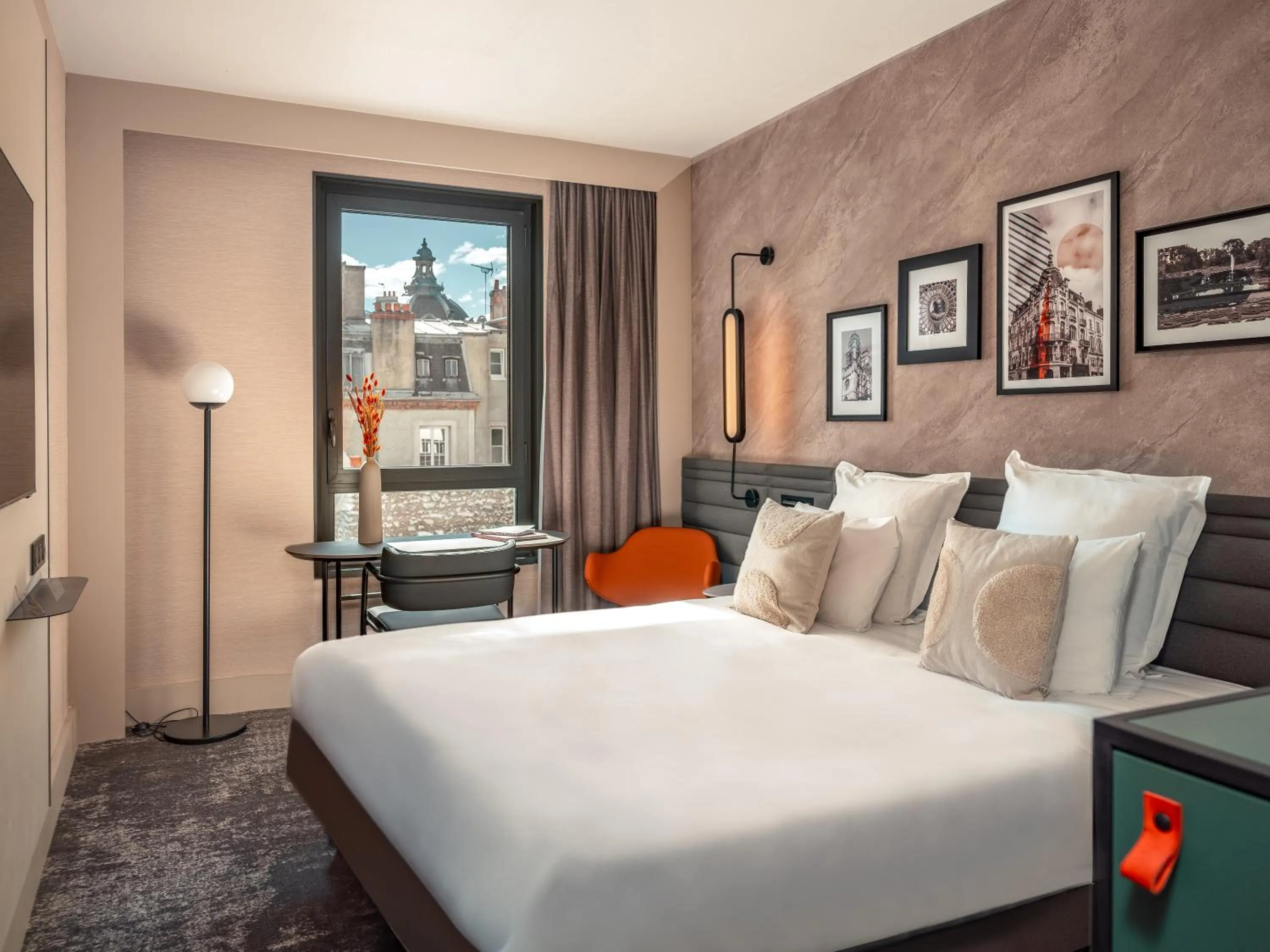 Bed in Novotel Orléans Centre Gare