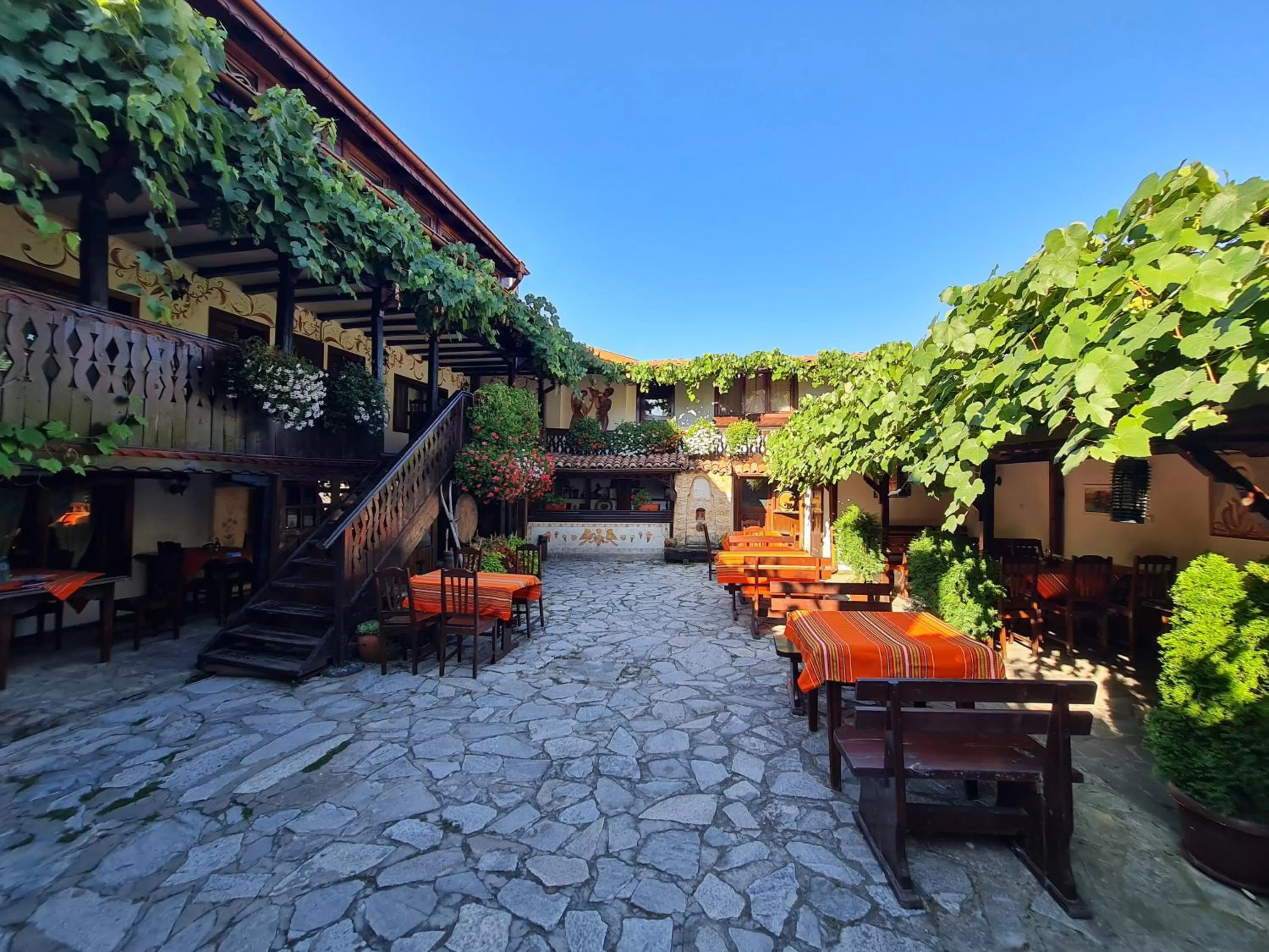 Restaurant/Places to Eat in The Old House Family Hotel