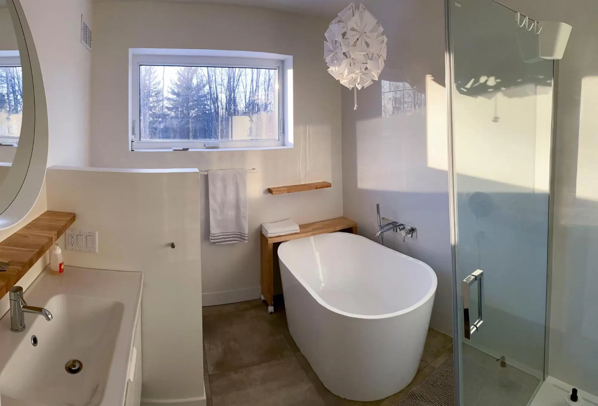 Shower, Bathroom in Le Camp Caché Shefford