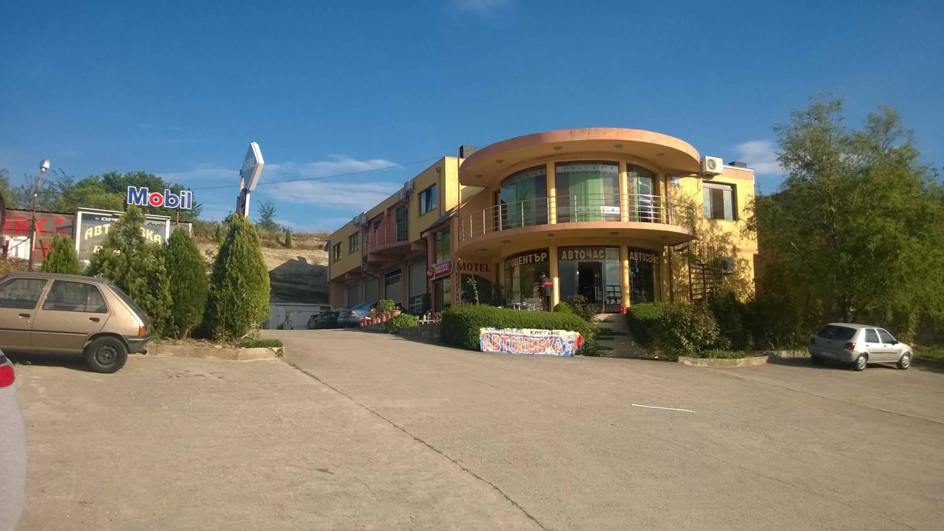 Property Building in Motel Elegance