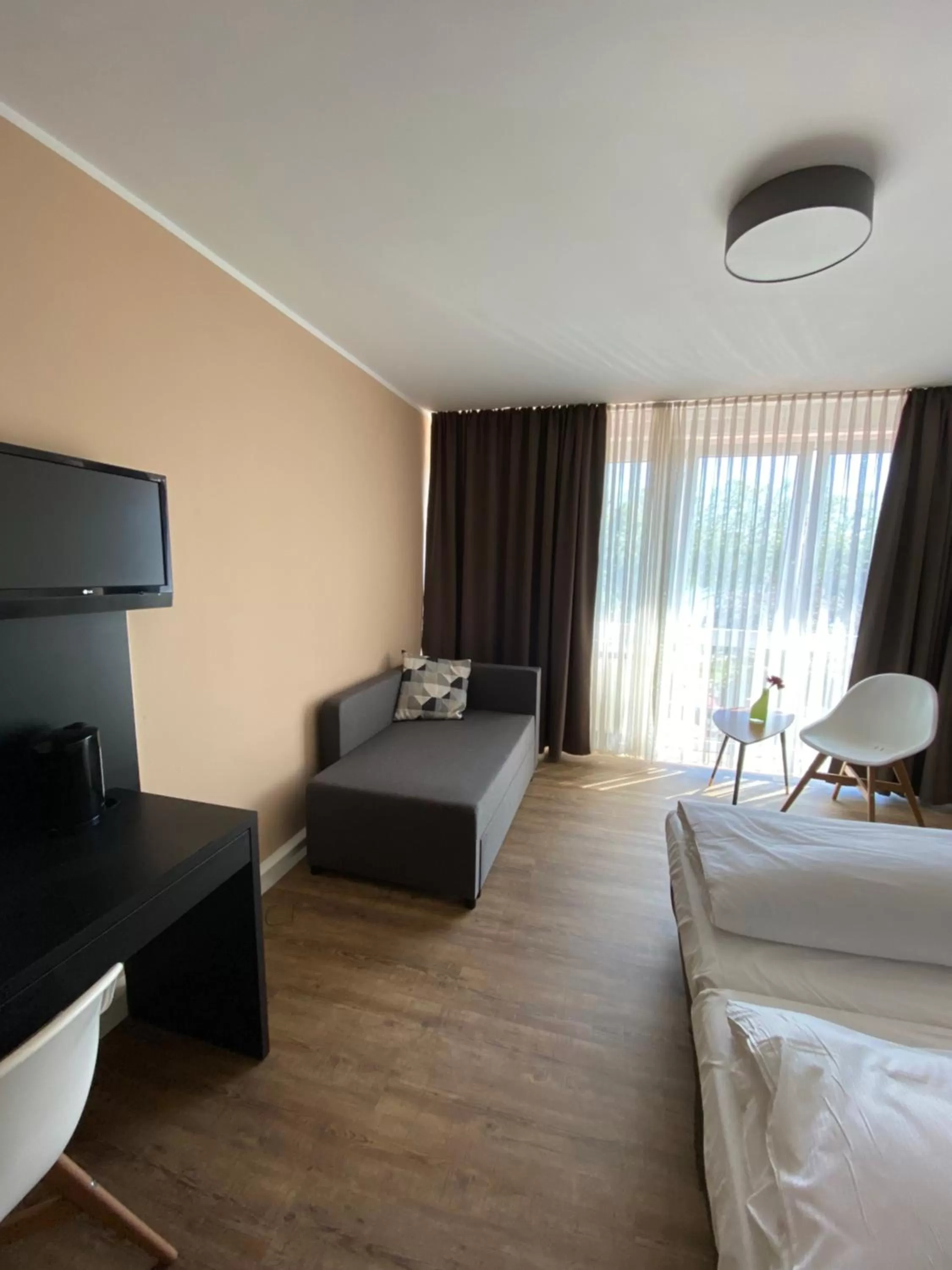 Seating area, Bed in Hotel Drei Kronen