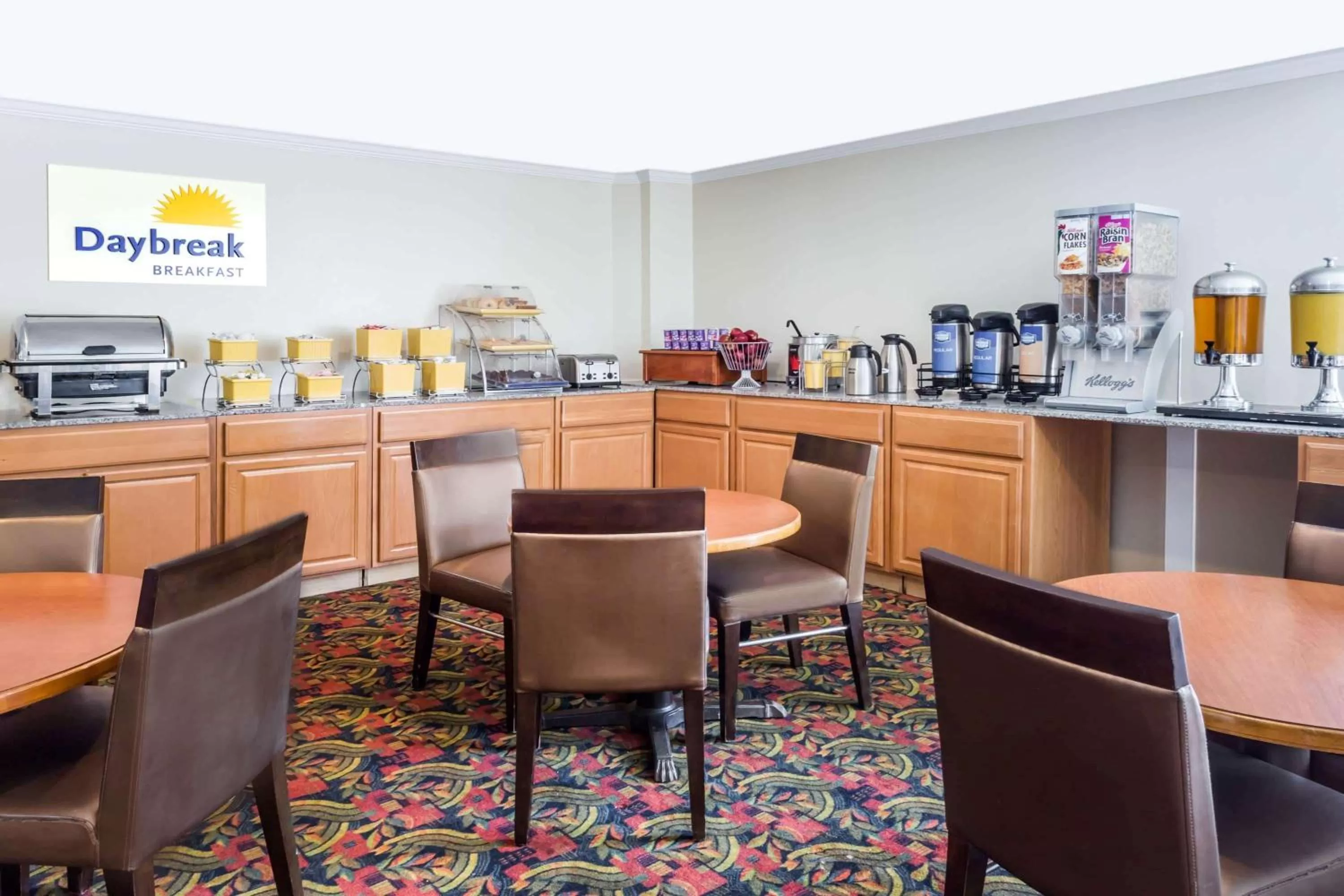 Restaurant/places to eat in Days Inn by Wyndham Williamsburg Historic Area