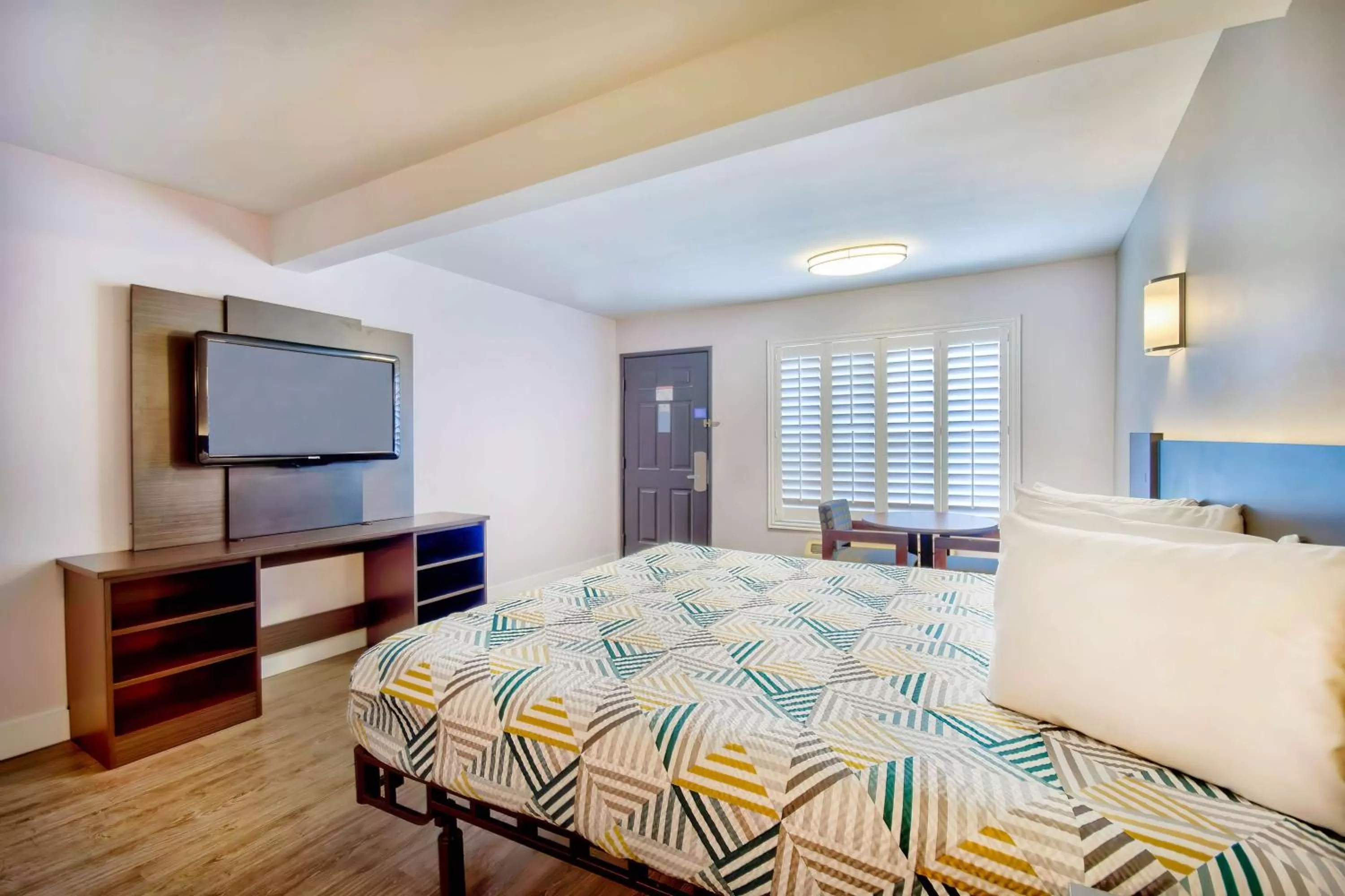 Bedroom, Bed in Motel 6-Inglewood, CA