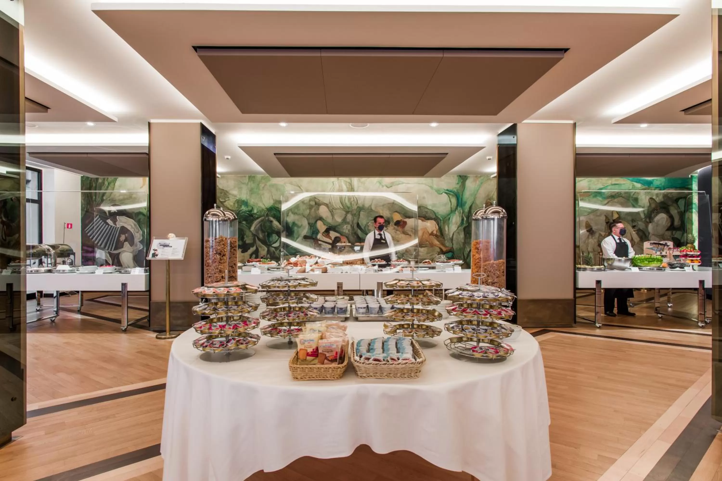 Breakfast in Hotel Royal Continental