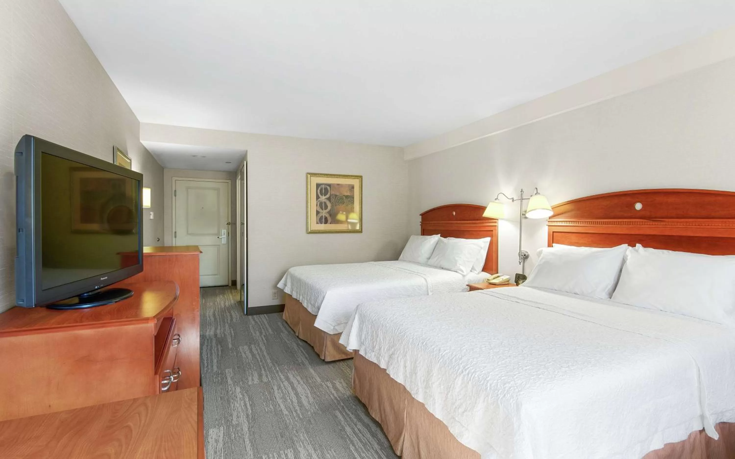 Queen Room with Two Queen Beds - Hearing Accessible with Tub in Hampton Inn & Suites North Conway